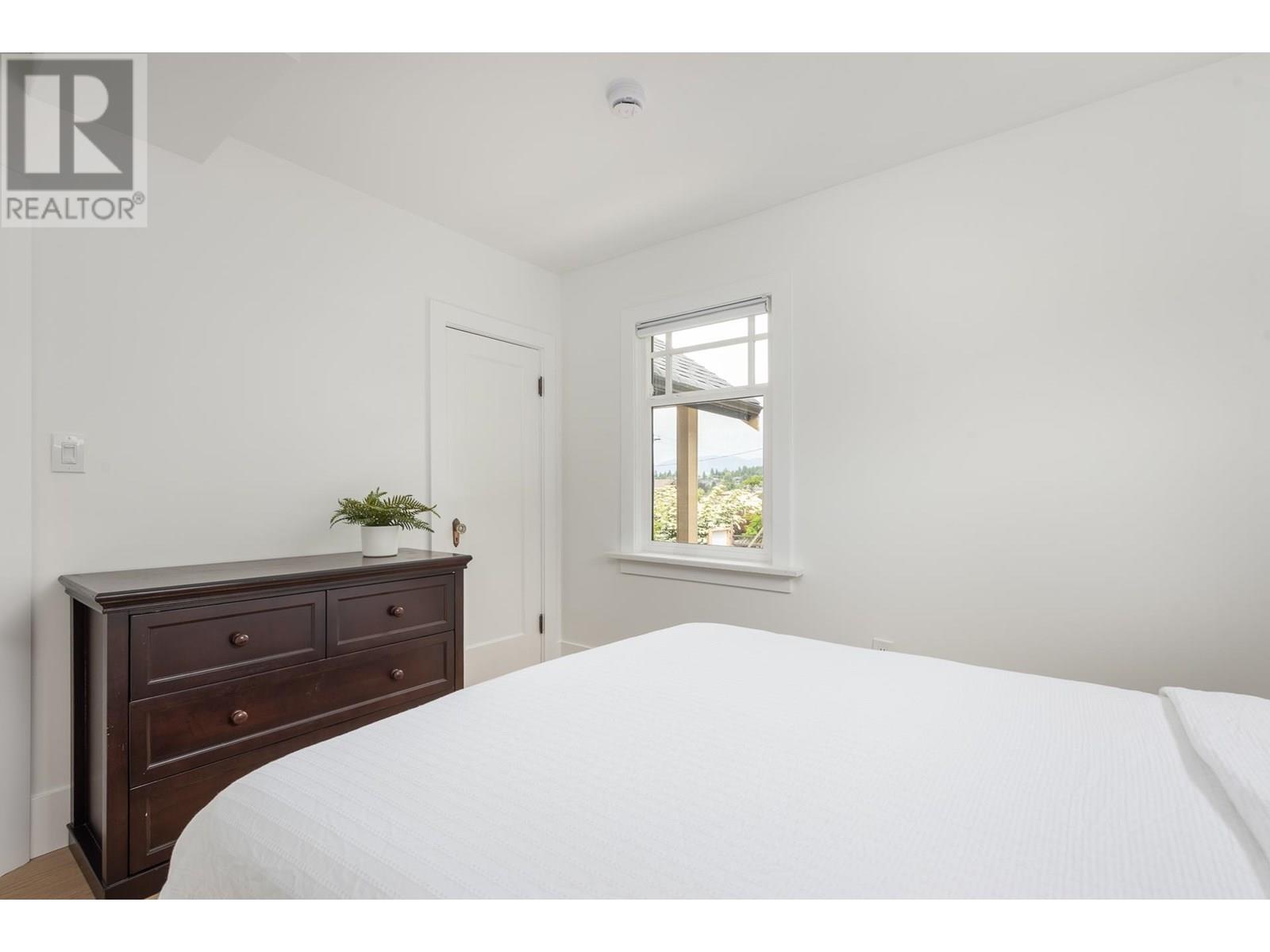 Photo 16 of 631 Second Street, New Westminster BC