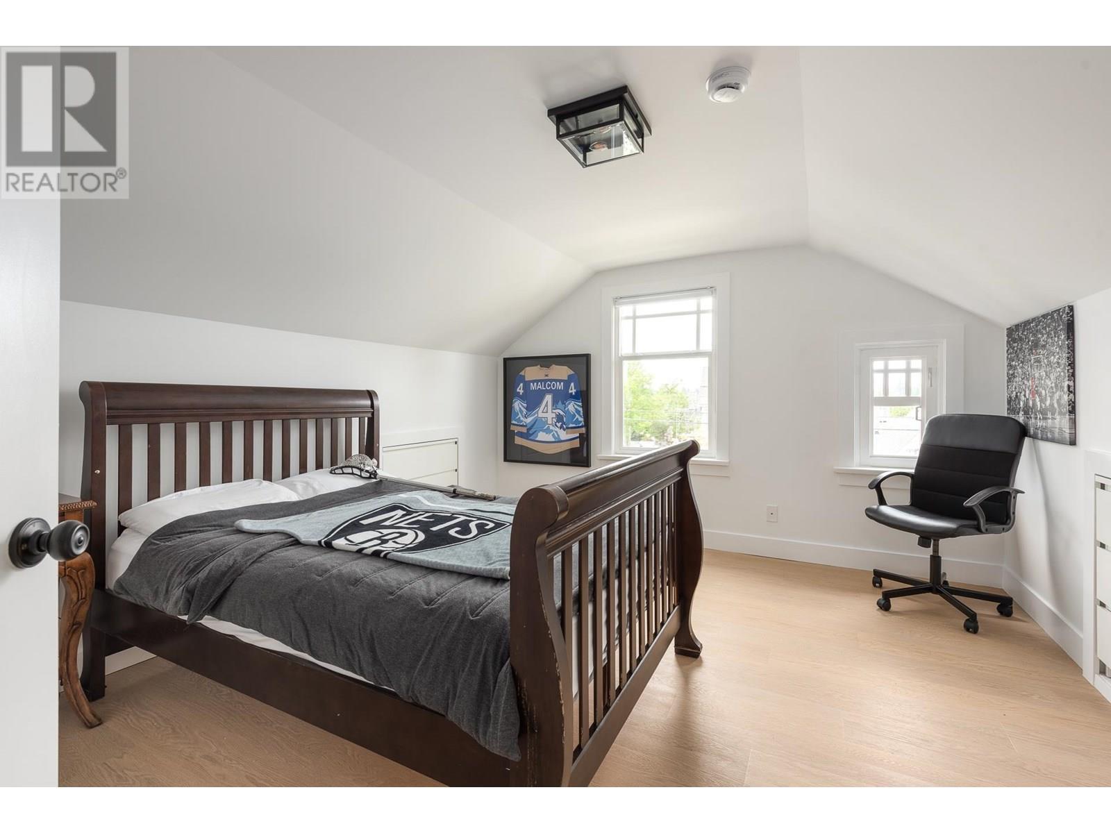 Photo 19 of 631 Second Street, New Westminster BC