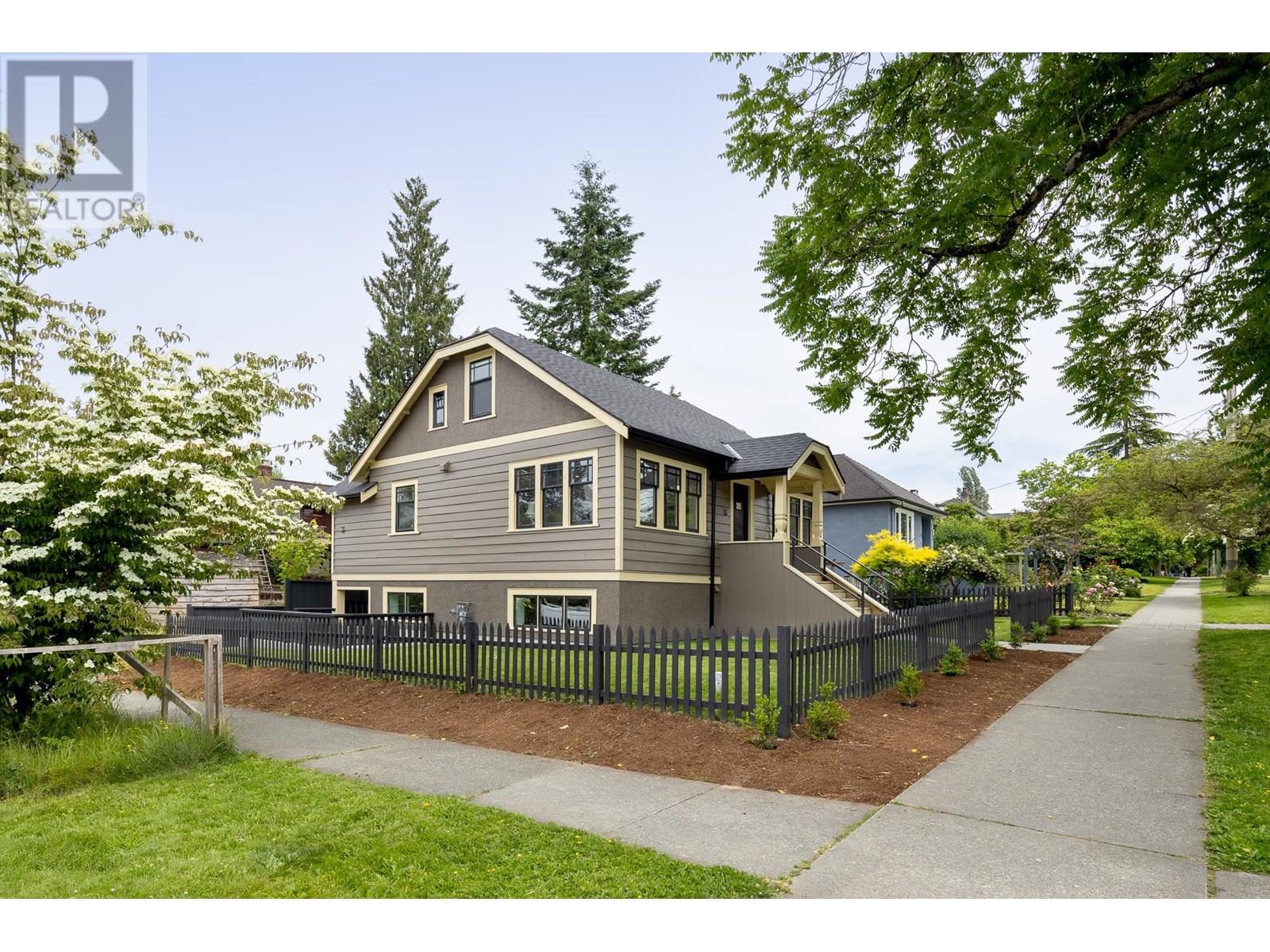 Photo 2 of 631 Second Street, New Westminster BC
