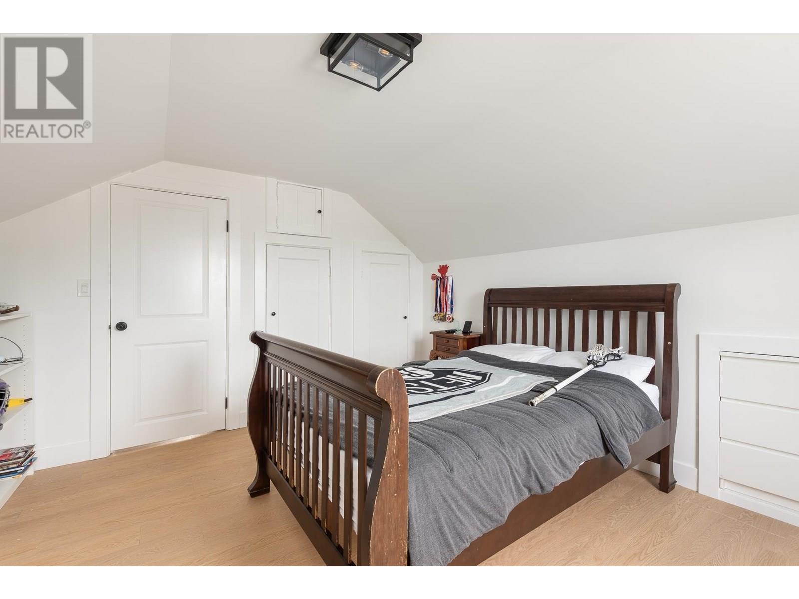 Photo 20 of 631 Second Street, New Westminster BC