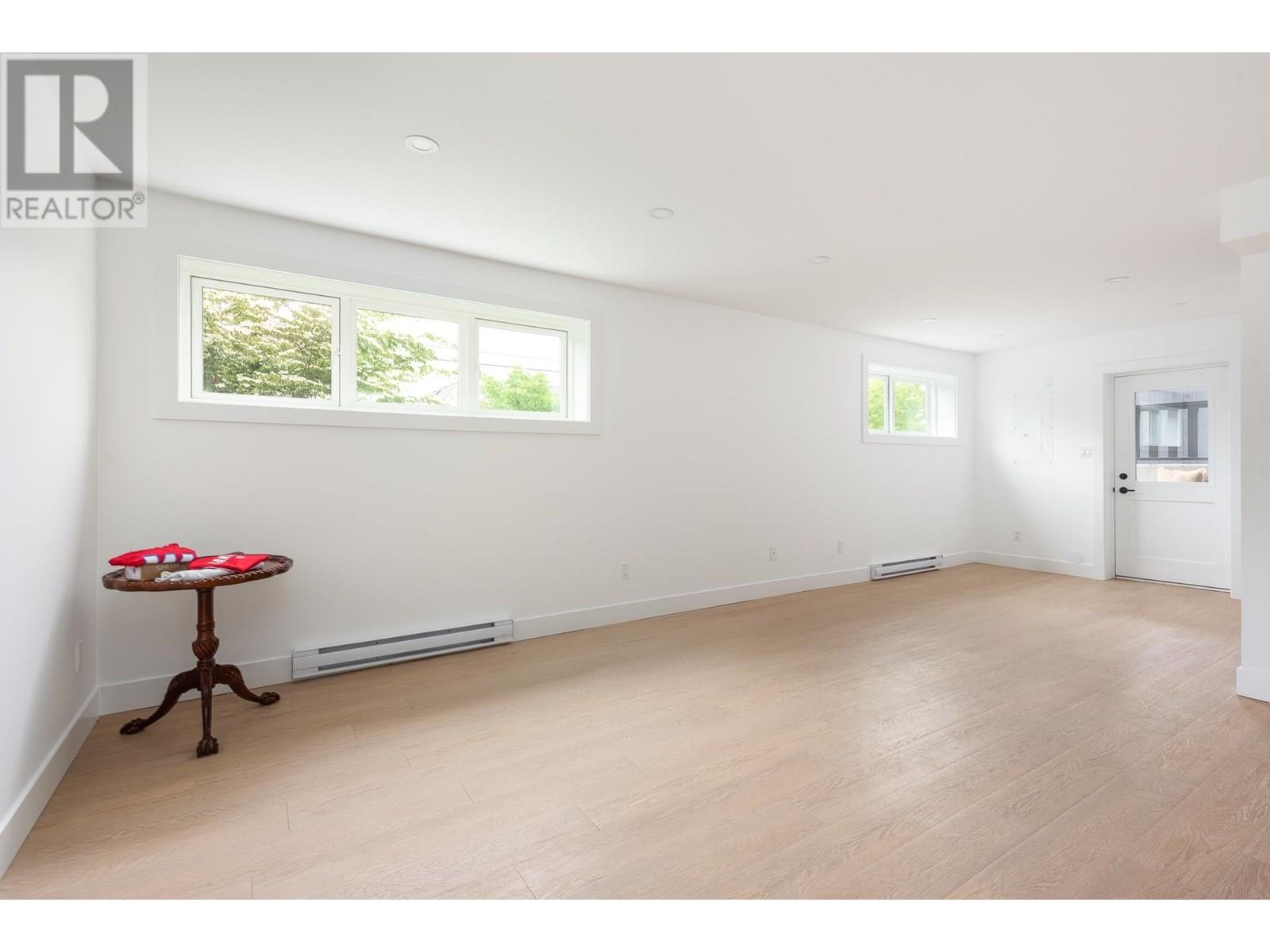 Photo 24 of 631 Second Street, New Westminster BC