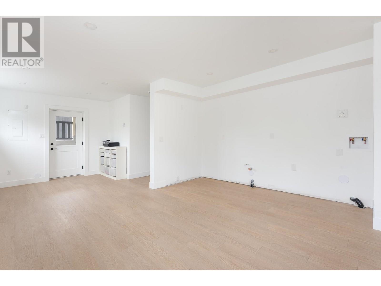 Photo 25 of 631 Second Street, New Westminster BC