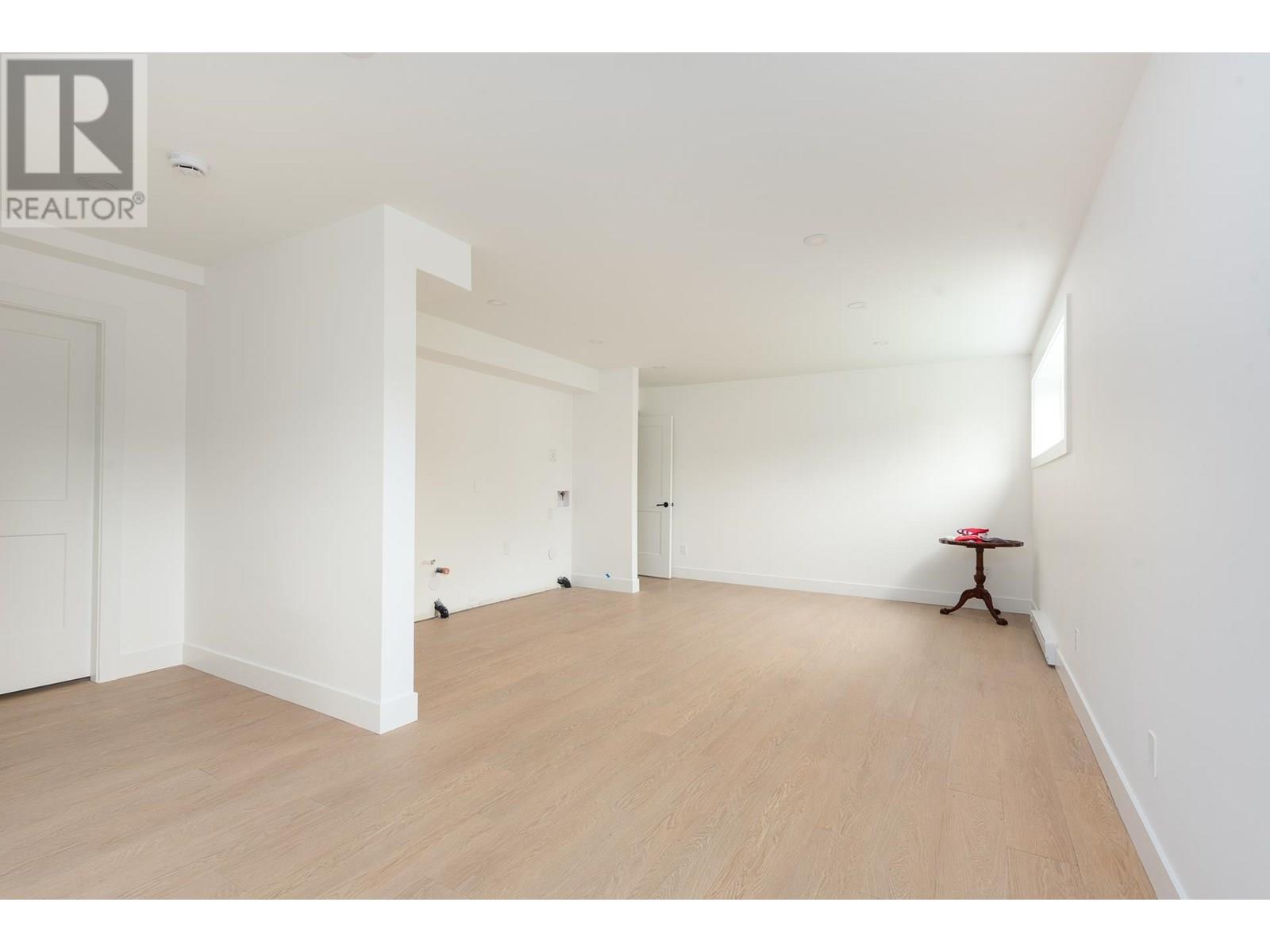 Photo 26 of 631 Second Street, New Westminster BC