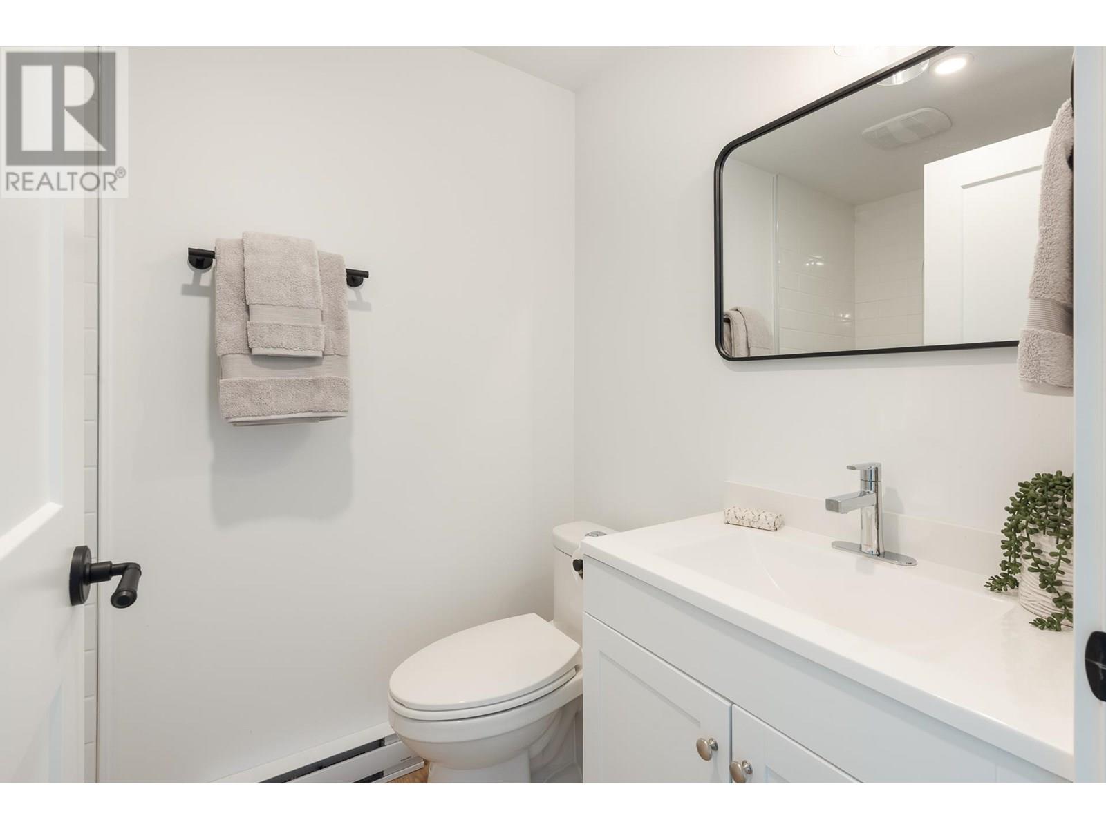 Photo 28 of 631 Second Street, New Westminster BC
