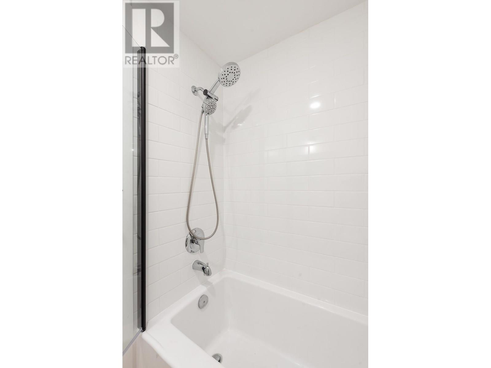 Photo 29 of 631 Second Street, New Westminster BC