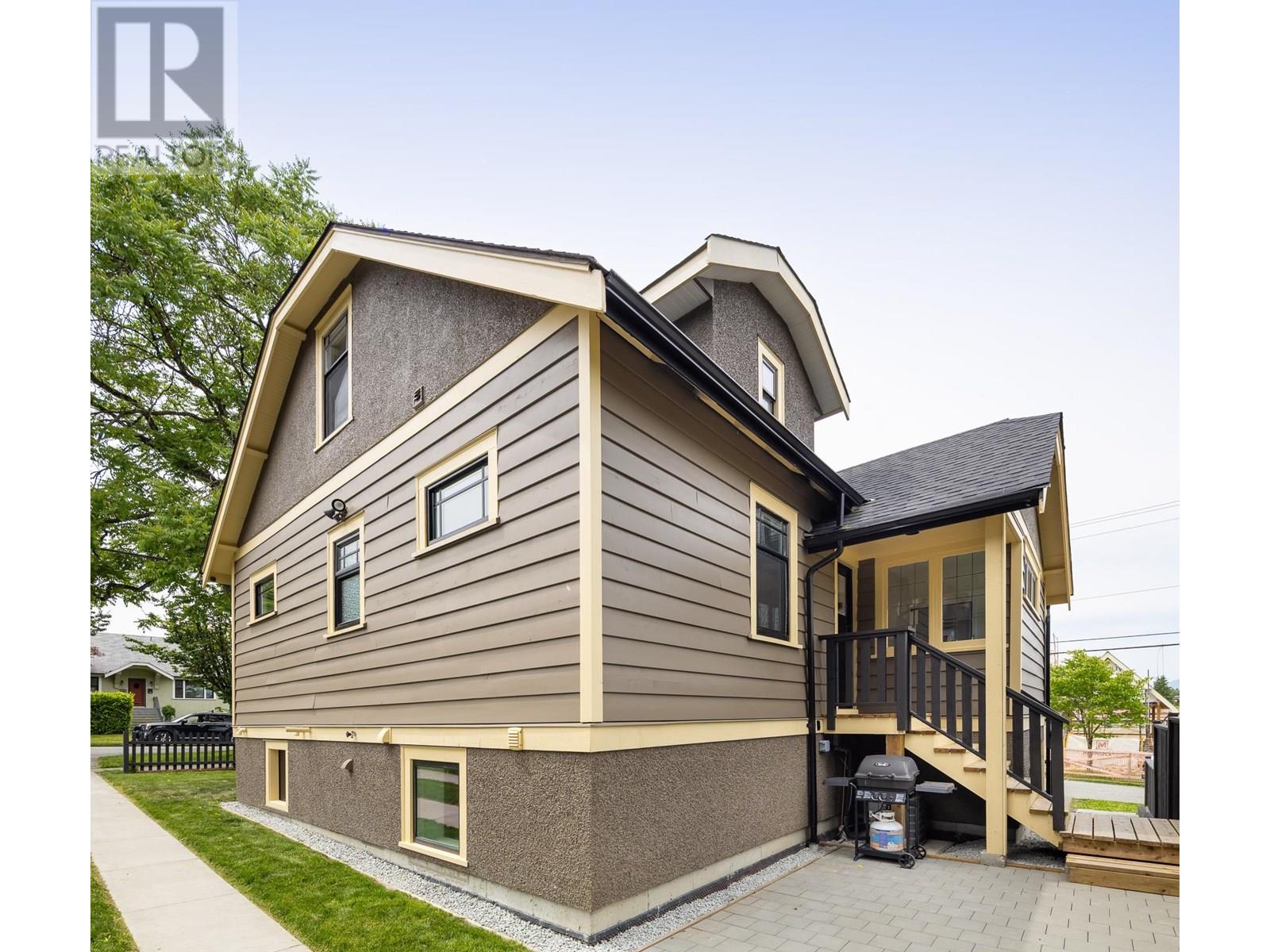 Photo 31 of 631 Second Street, New Westminster BC