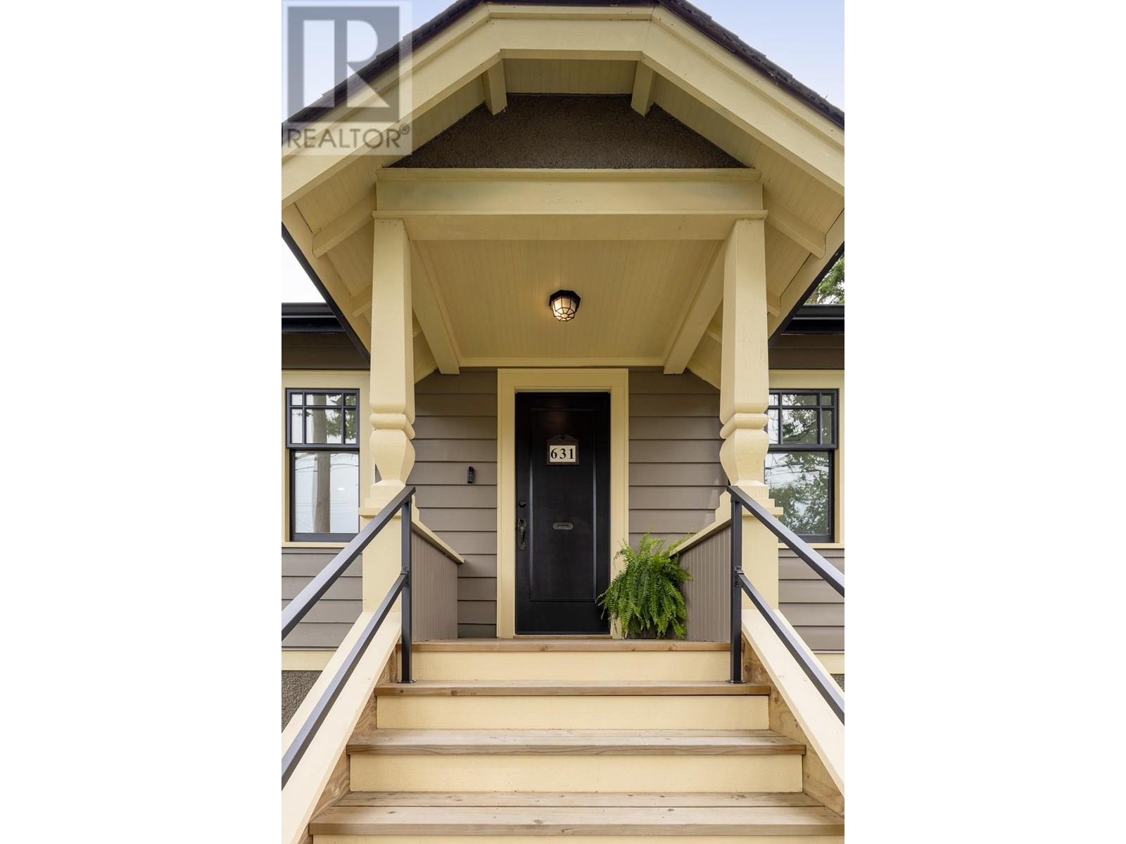 Photo 4 of 631 Second Street, New Westminster BC