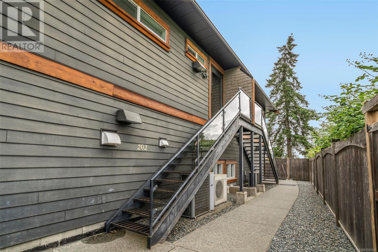 #202 679 TERMINAL AVE - 24