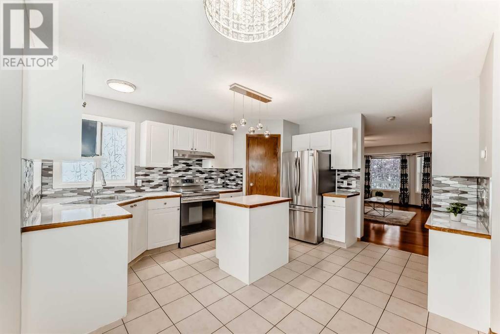 Single Family House for Sale in  Country Hills Way NW Country Hills Calgary 
