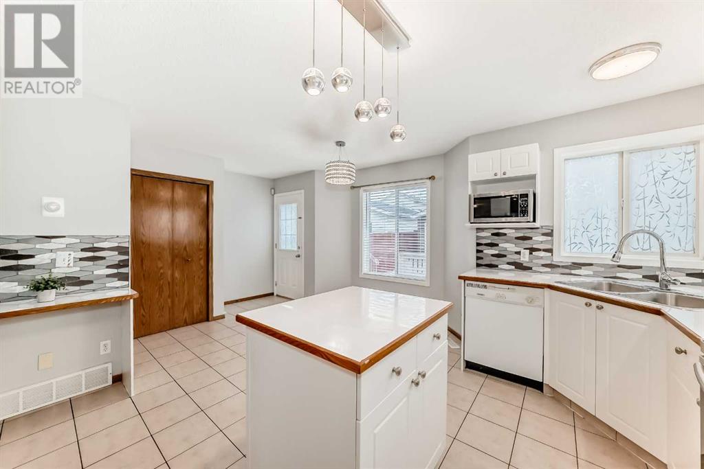 Single Family House for Sale in  Country Hills Way NW Country Hills Calgary 