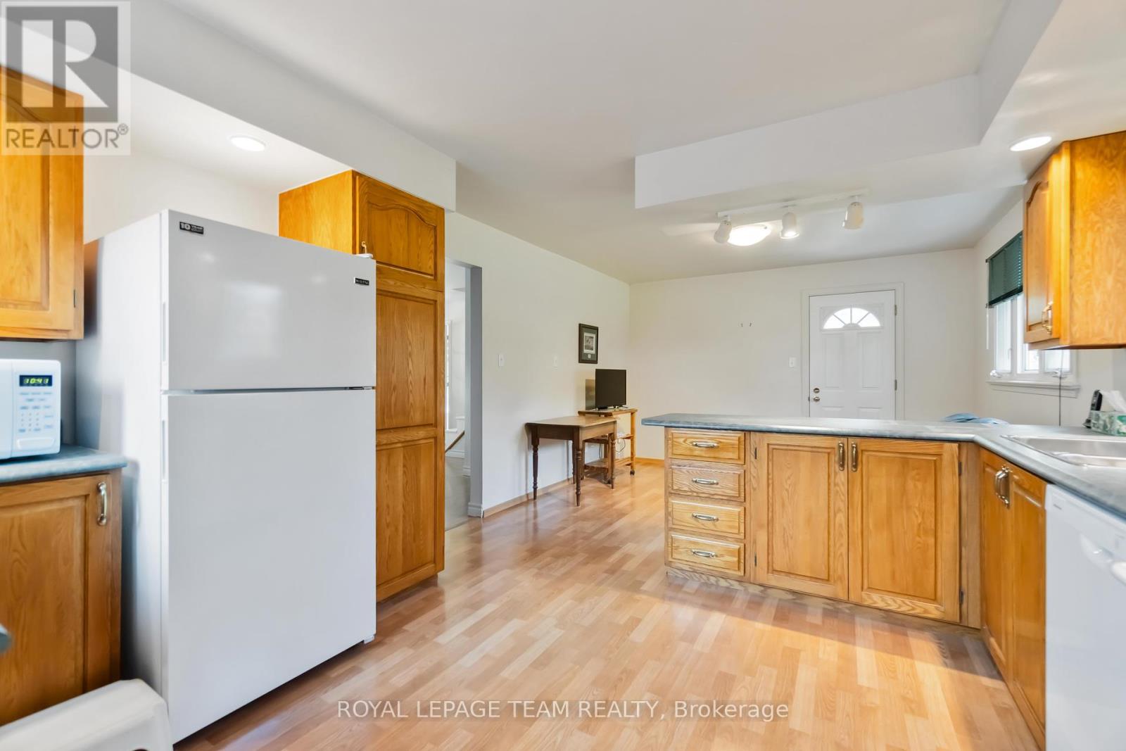 Photo 21 of 207 Curry Street, North Grenville ON