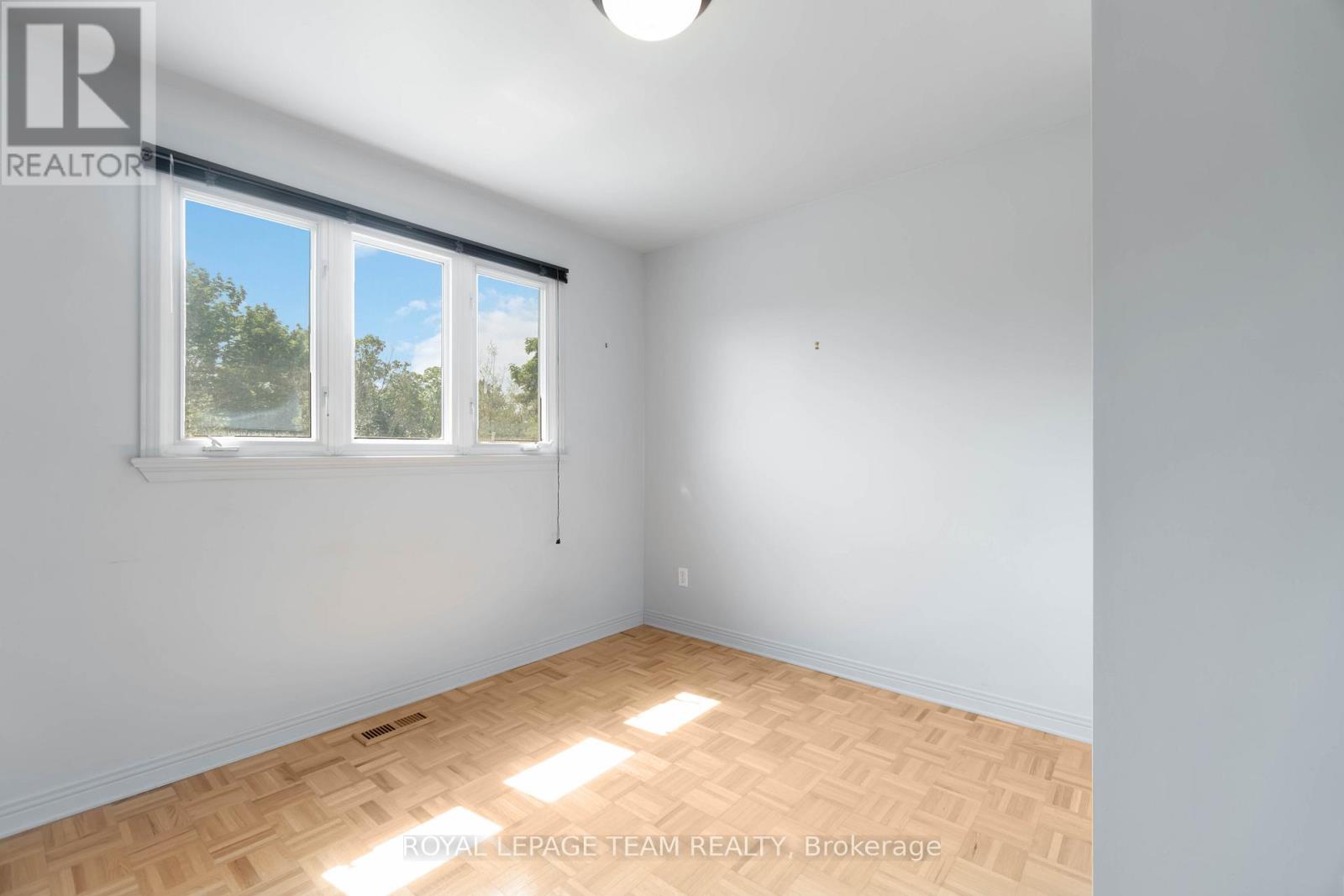 Photo 17 of 207 Curry Street, North Grenville ON