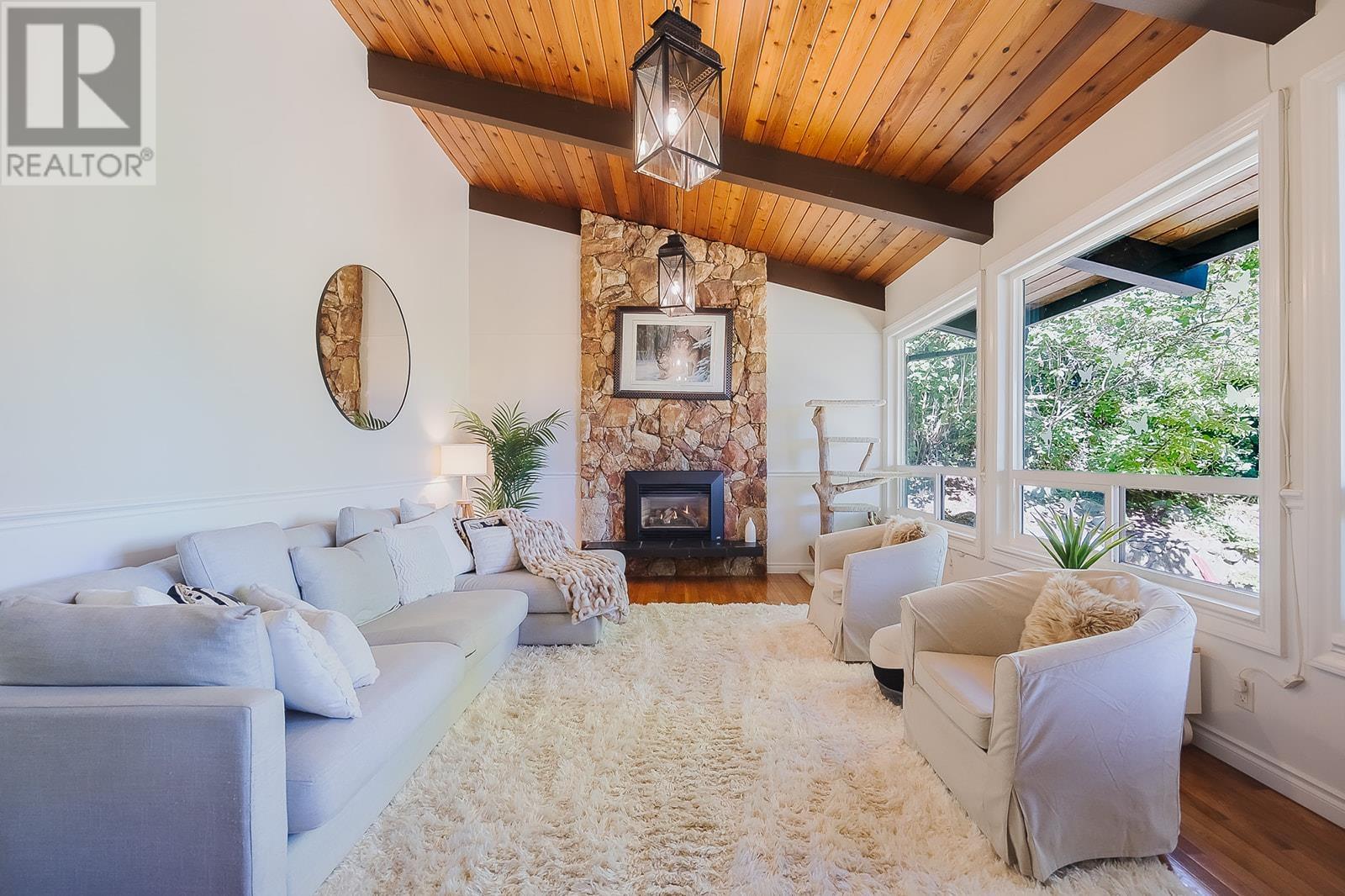 Photo 6 of 3345 Viewmount Drive, Port Moody BC