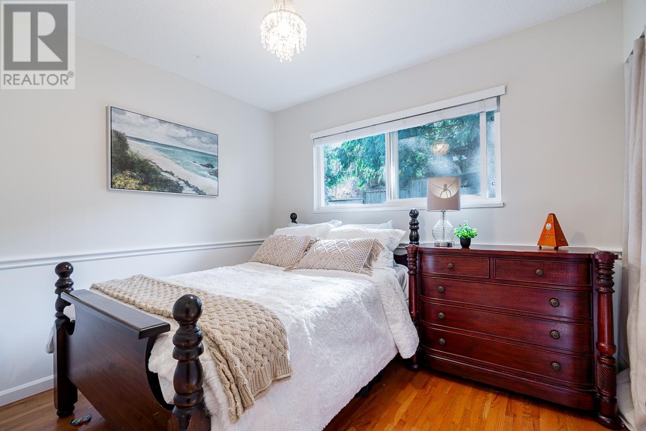 Photo 16 of 3345 Viewmount Drive, Port Moody BC