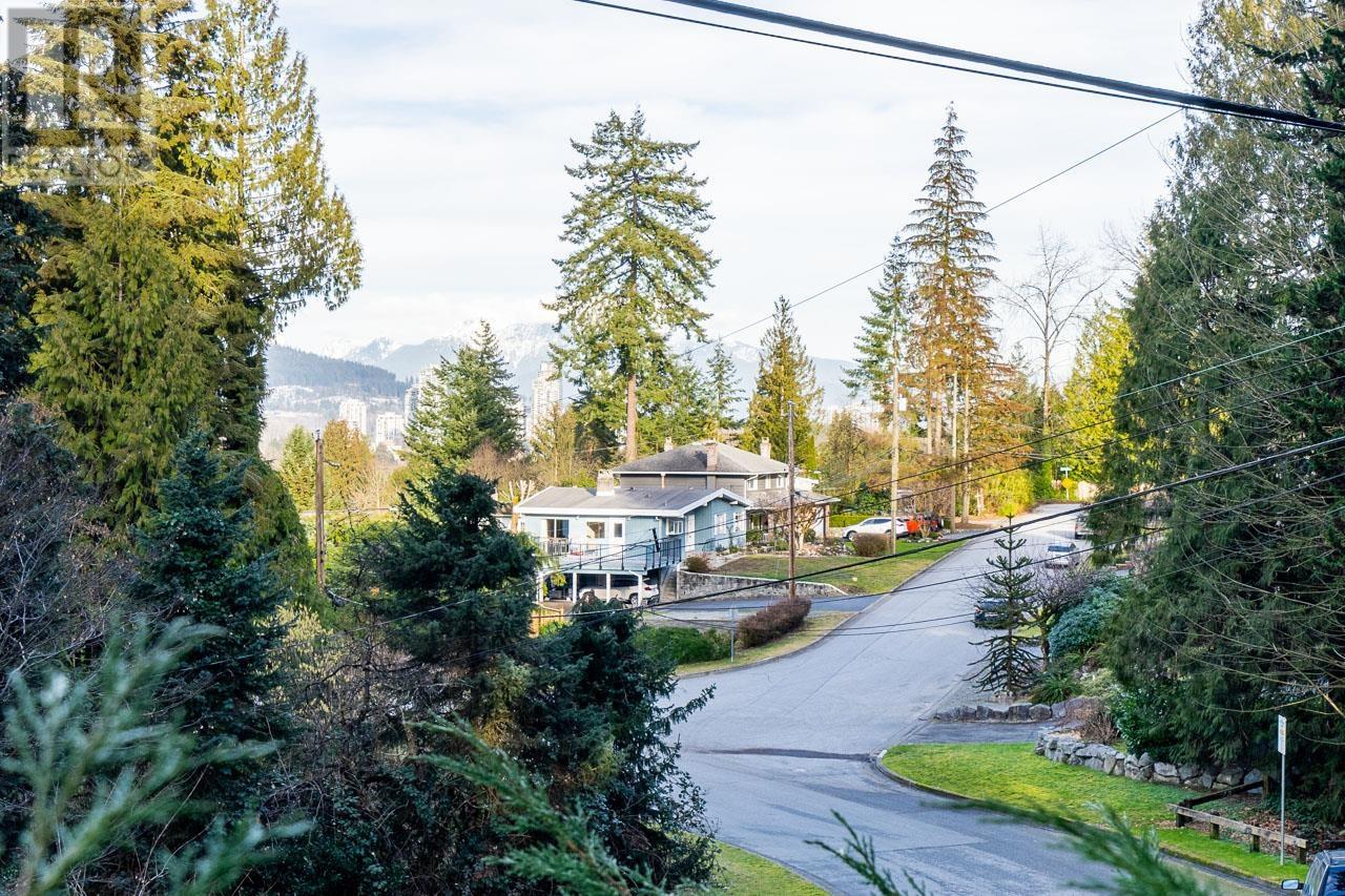 Photo 31 of 3345 Viewmount Drive, Port Moody BC