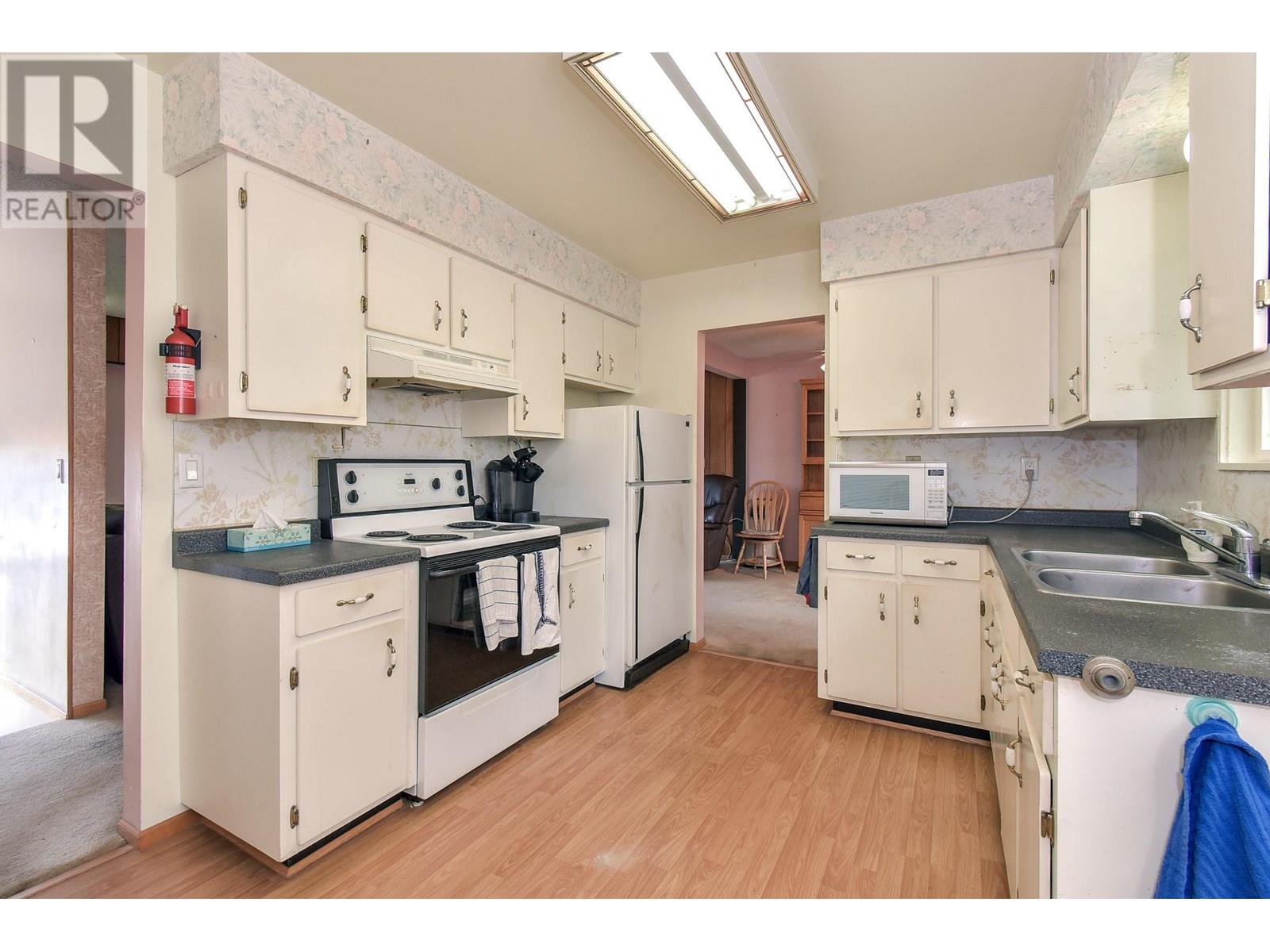 Photo 2 of 5421 5 B Avenue, Delta BC