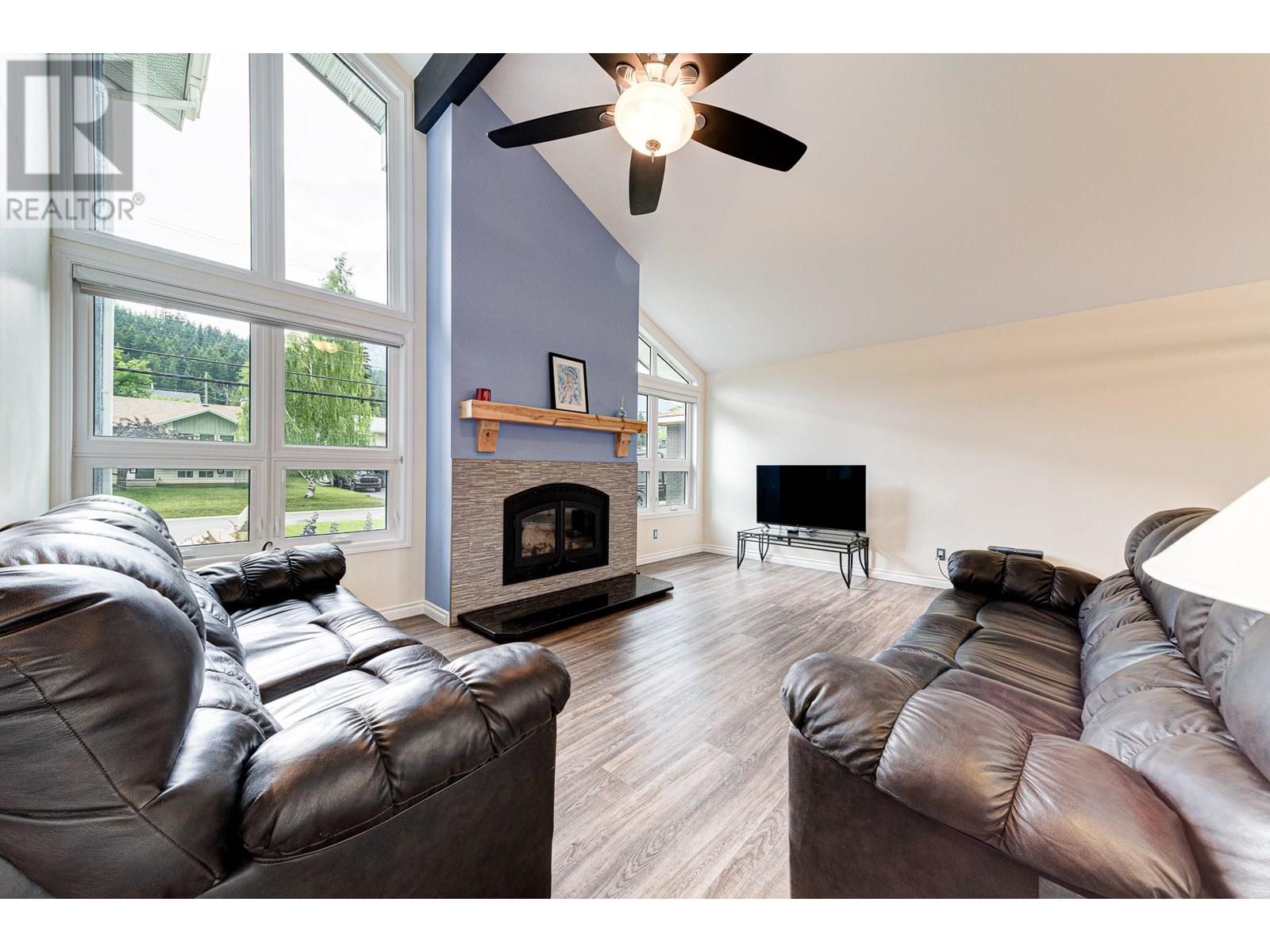 Photo 17 of 920 Alpine Way, Elkford BC
