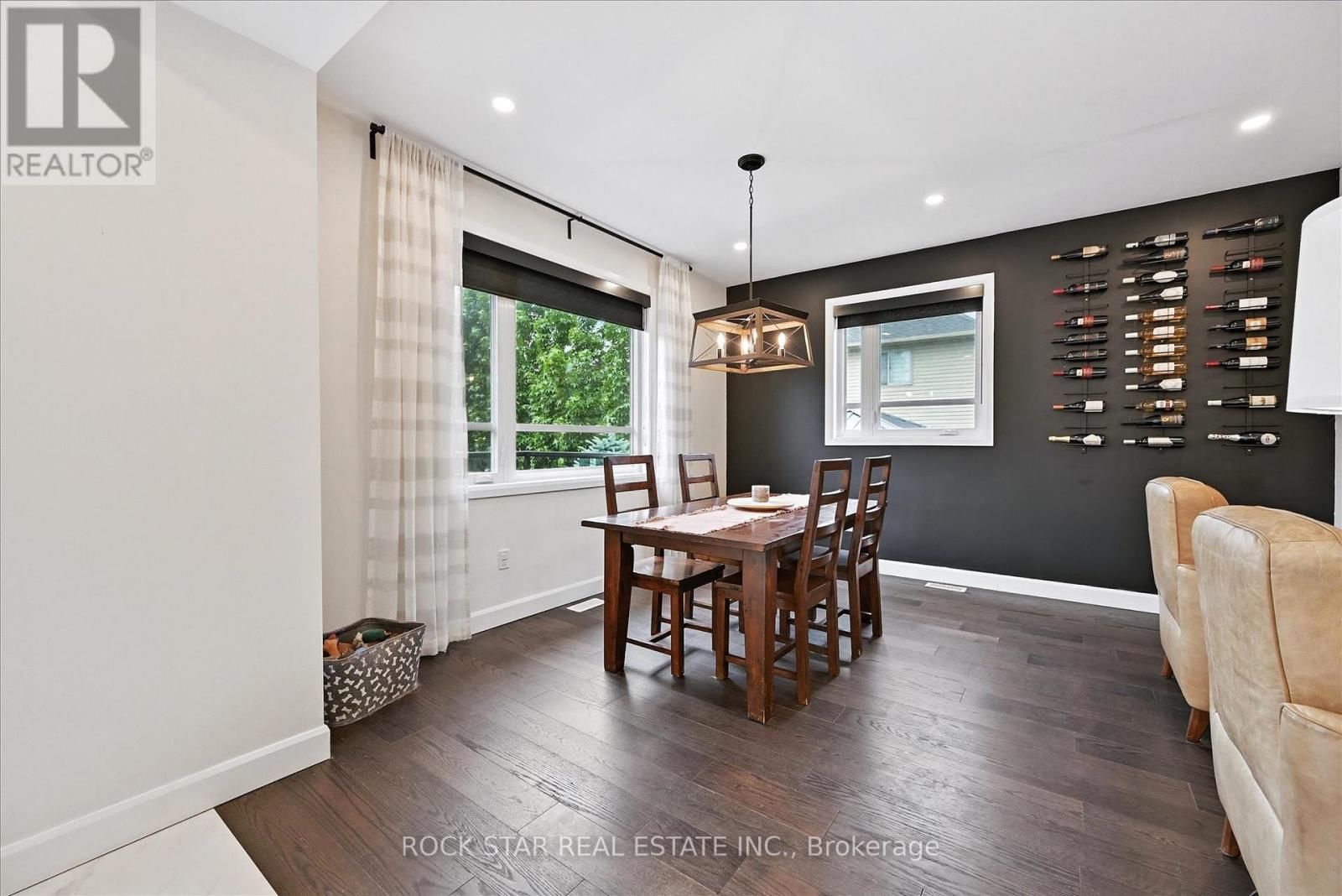 Photo 12 of 27 Blackburn Lane, Hamilton ON