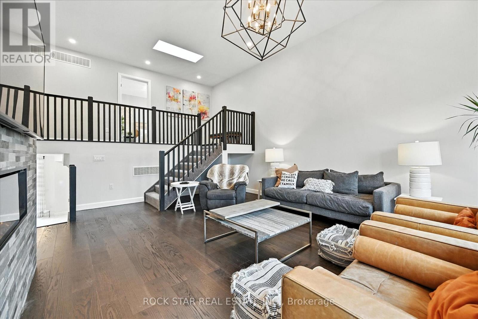Photo 33 of 27 Blackburn Lane, Hamilton ON