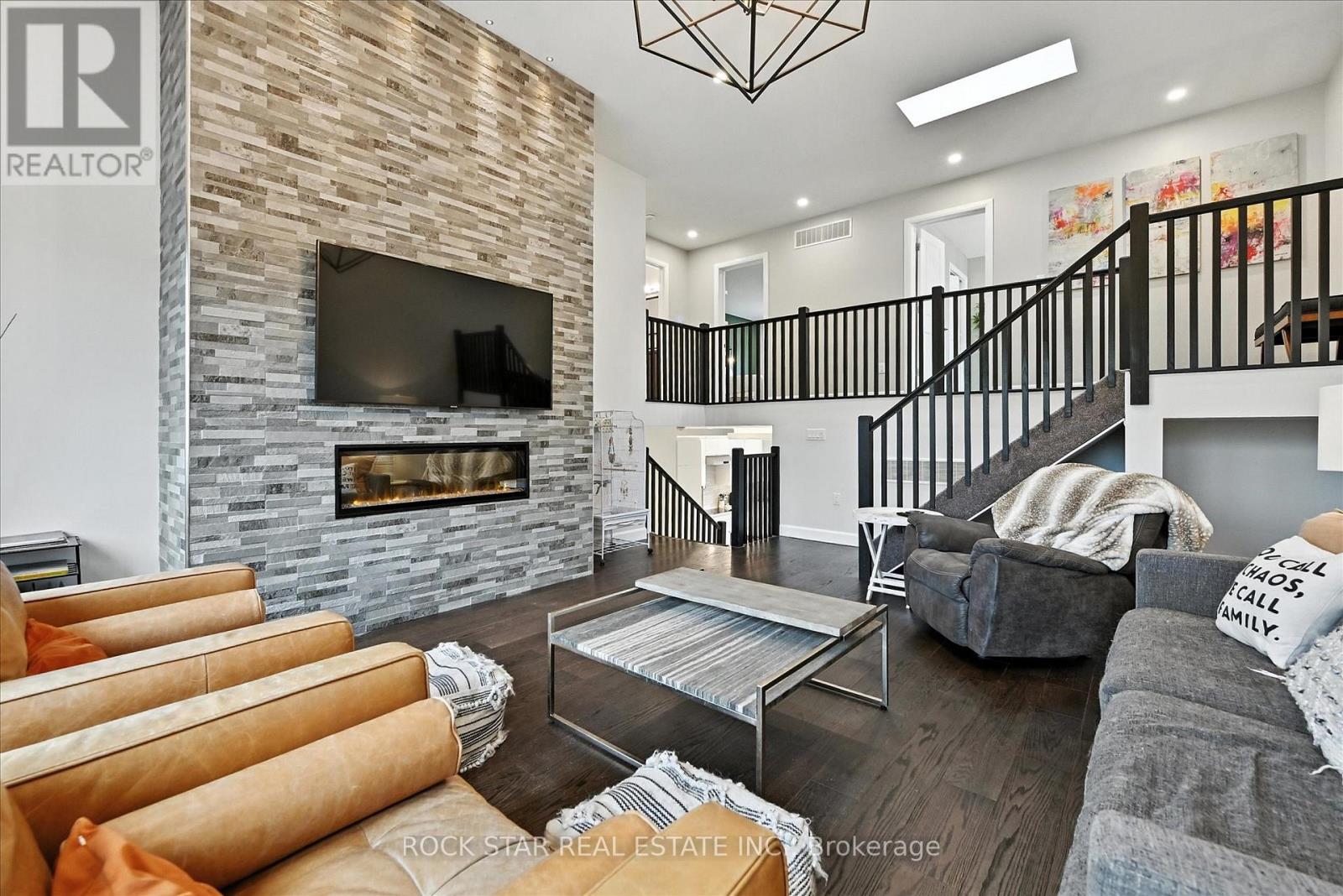 Photo 24 of 27 Blackburn Lane, Hamilton ON