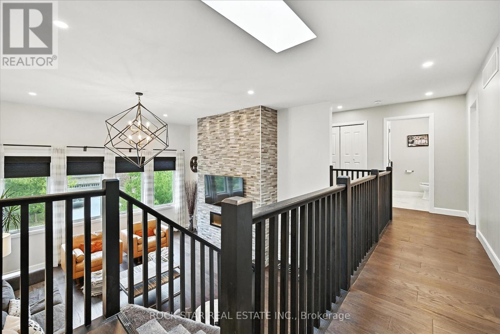 Photo 16 of 27 Blackburn Lane, Hamilton ON