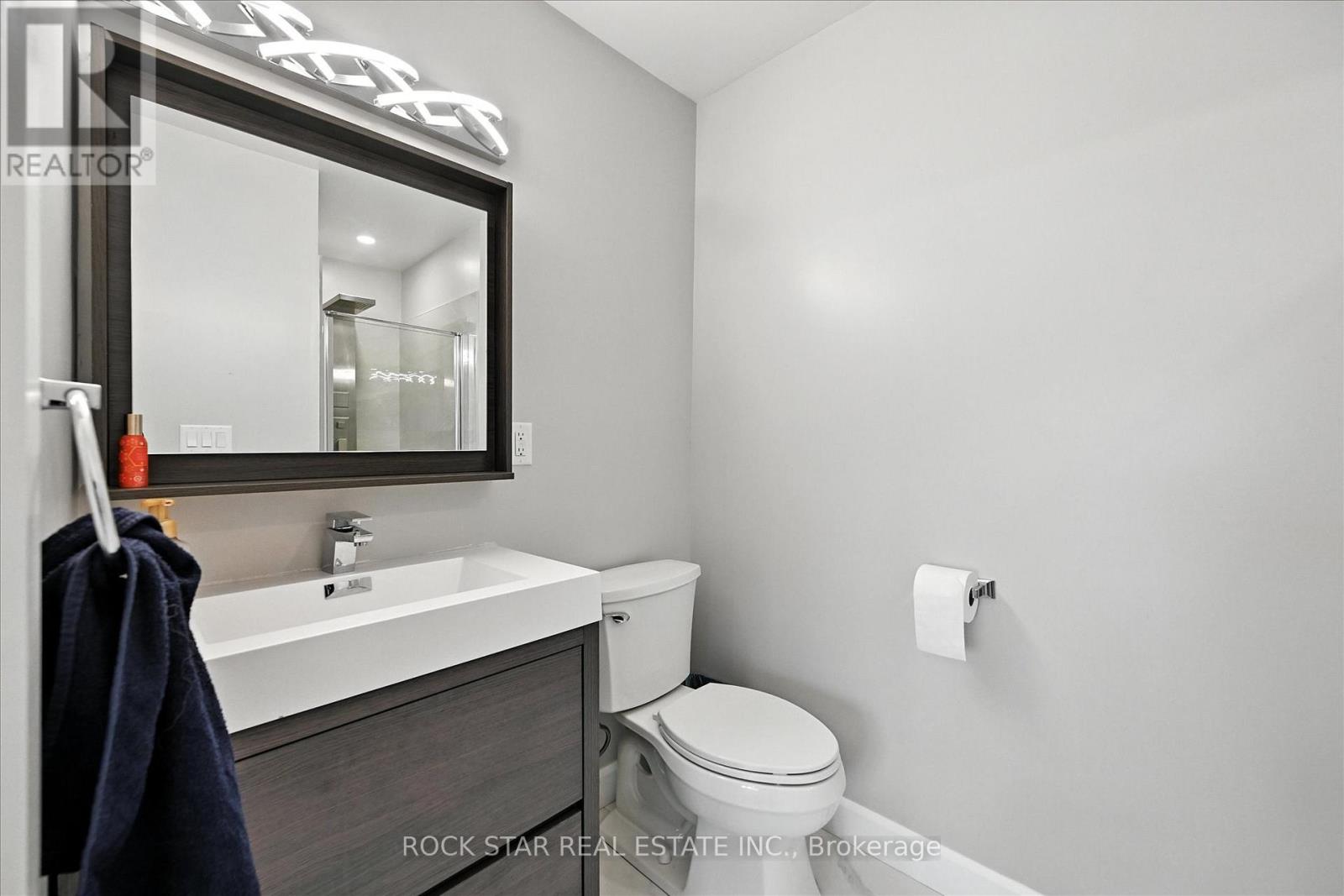 Photo 1 of 27 Blackburn Lane, Hamilton ON
