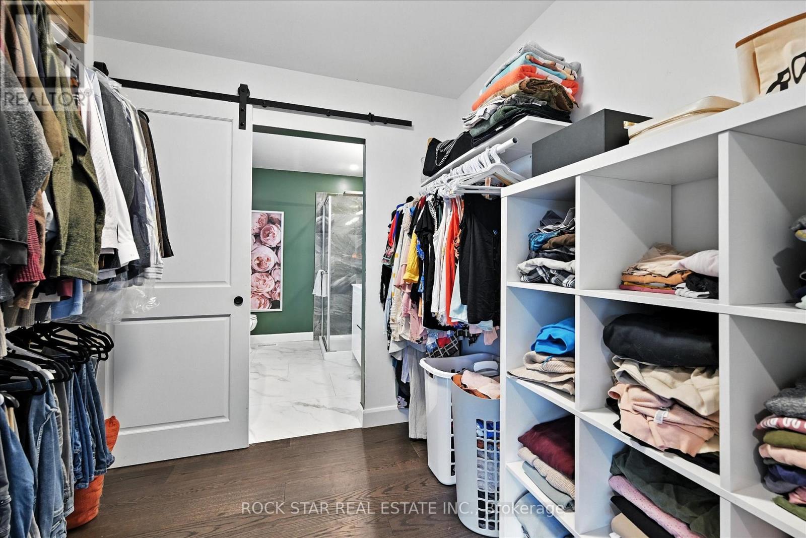 Photo 4 of 27 Blackburn Lane, Hamilton ON