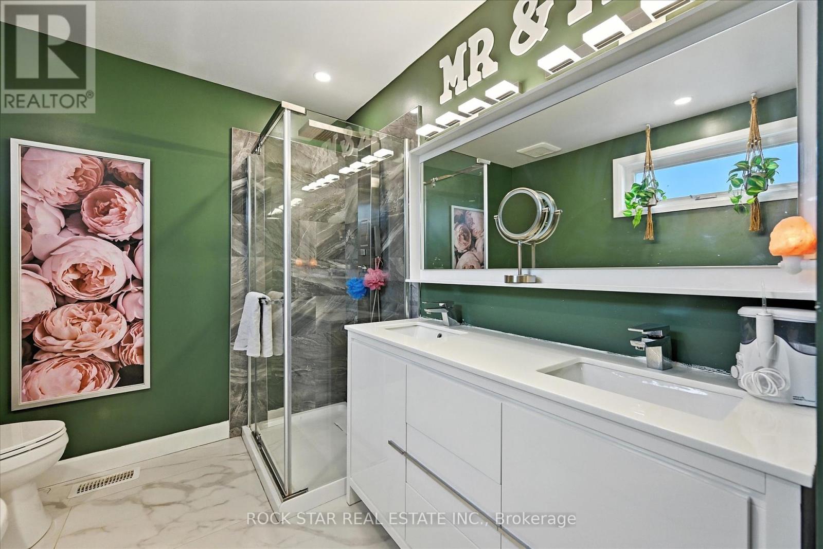 Photo 38 of 27 Blackburn Lane, Hamilton ON