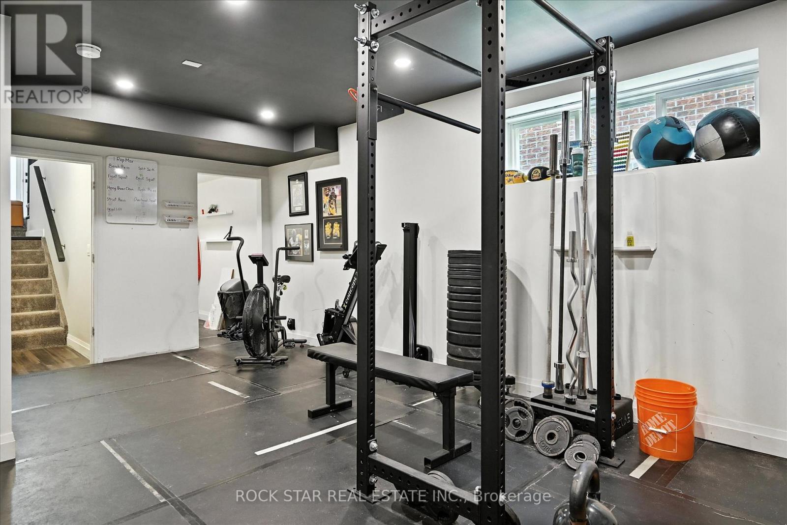 Photo 11 of 27 Blackburn Lane, Hamilton ON