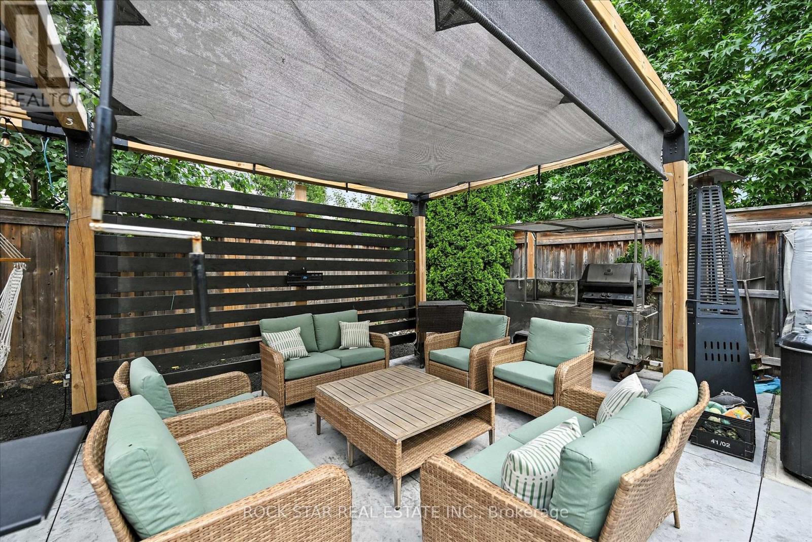 Photo 36 of 27 Blackburn Lane, Hamilton ON