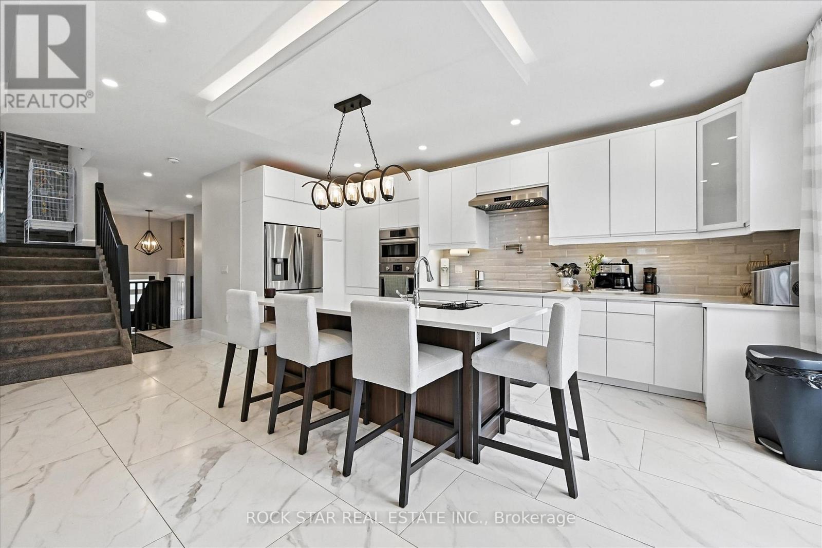 Photo 14 of 27 Blackburn Lane, Hamilton ON
