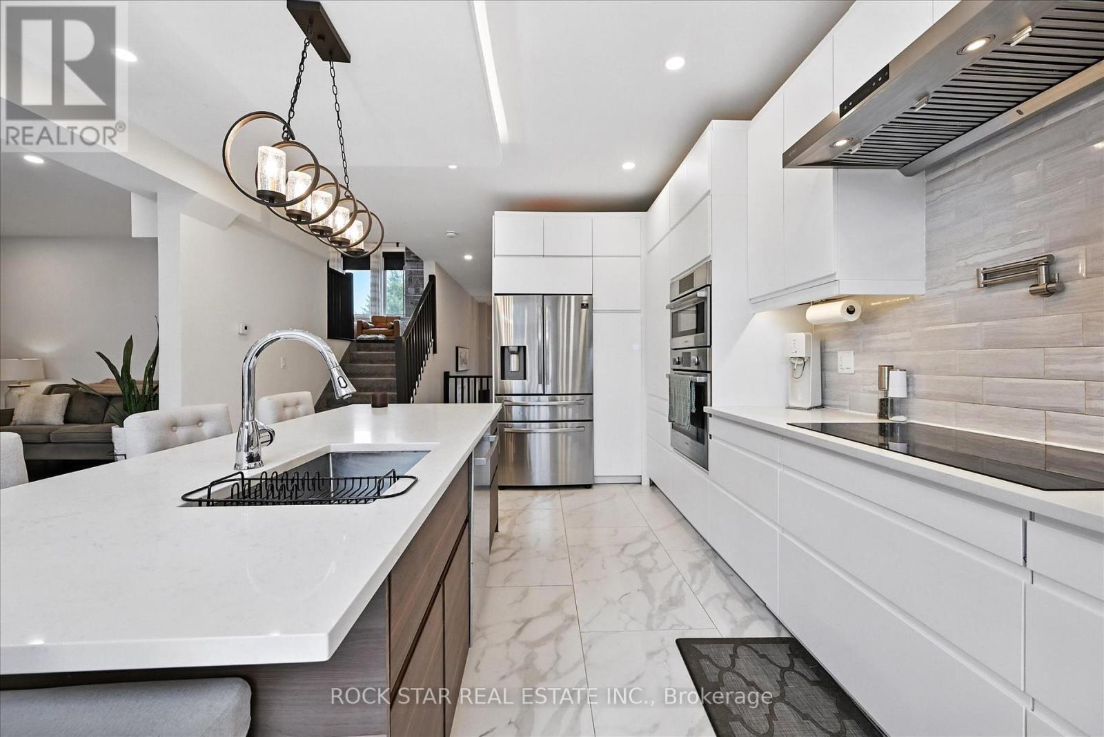 Photo 9 of 27 Blackburn Lane, Hamilton ON