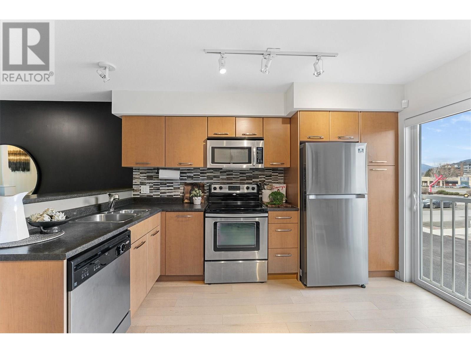 3 1811 Ambrosi Road, Kelowna