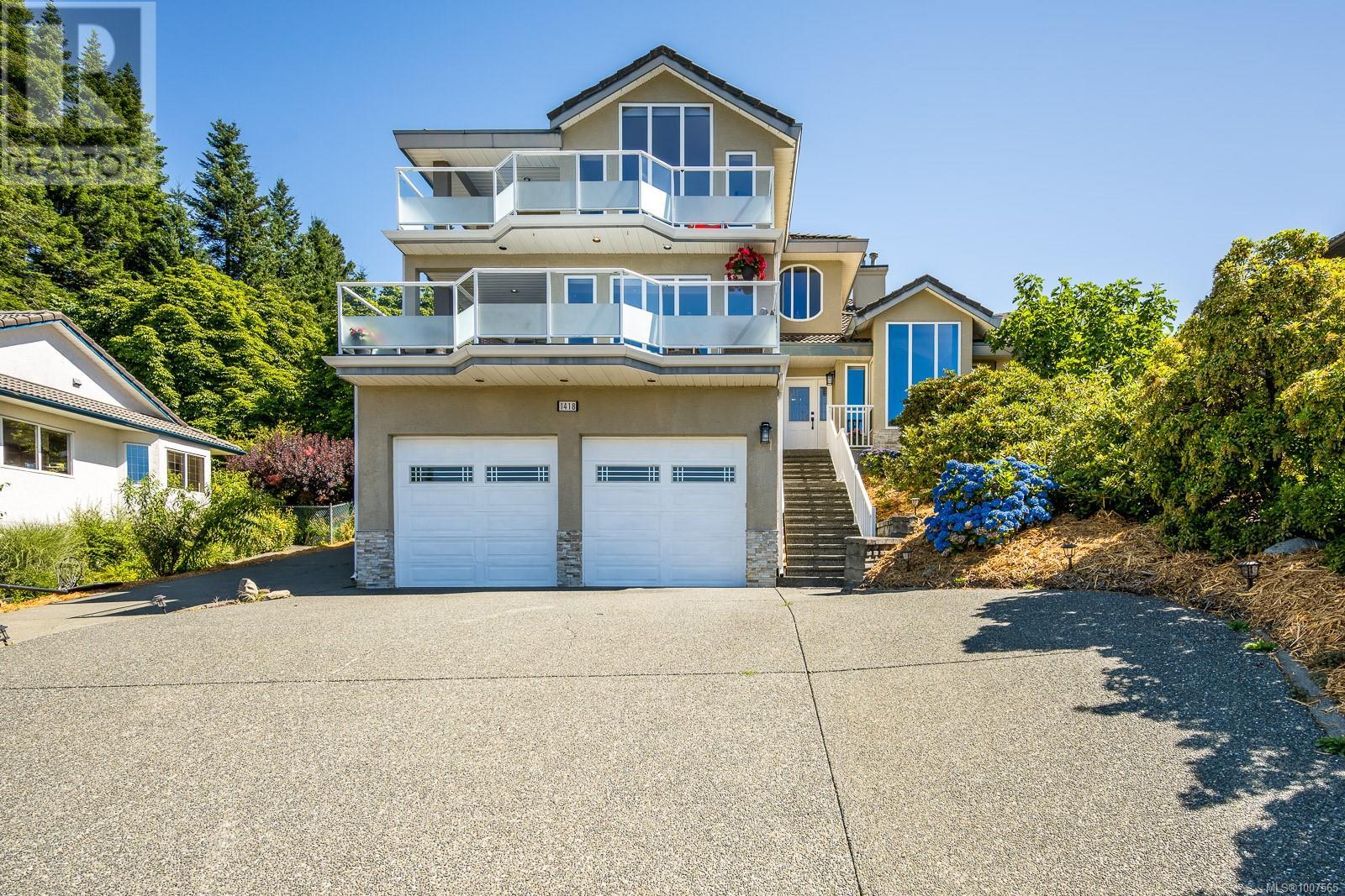 Photo 1 of 1418 Valley View Dr, Courtenay BC