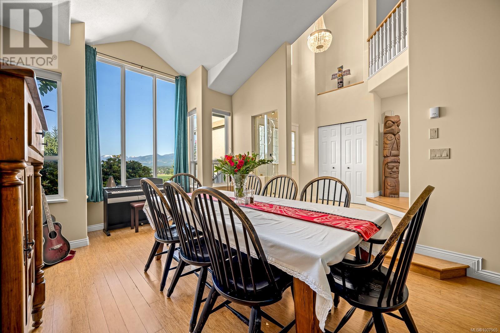 Photo 10 of 1418 Valley View Dr, Courtenay BC