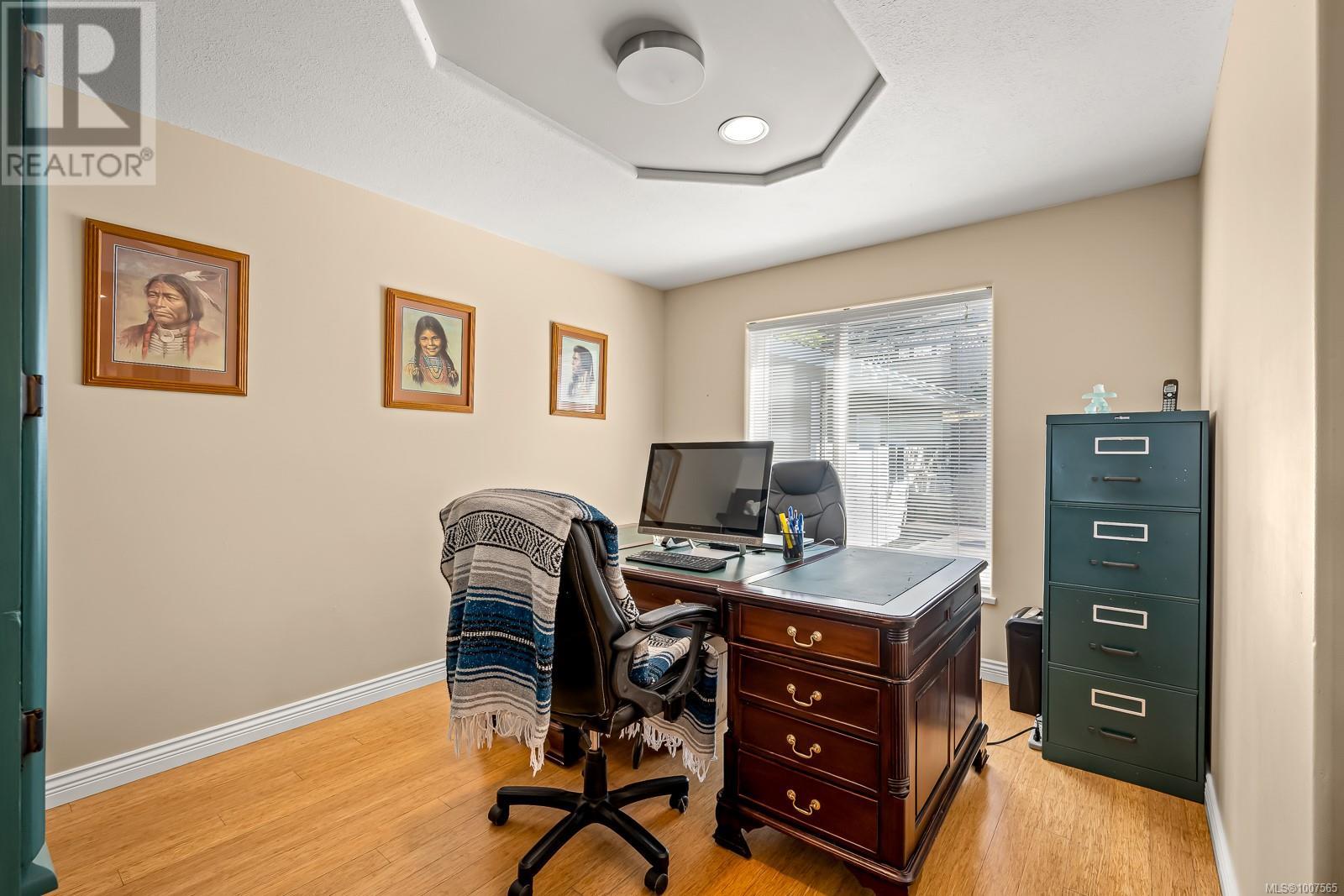 Photo 11 of 1418 Valley View Dr, Courtenay BC