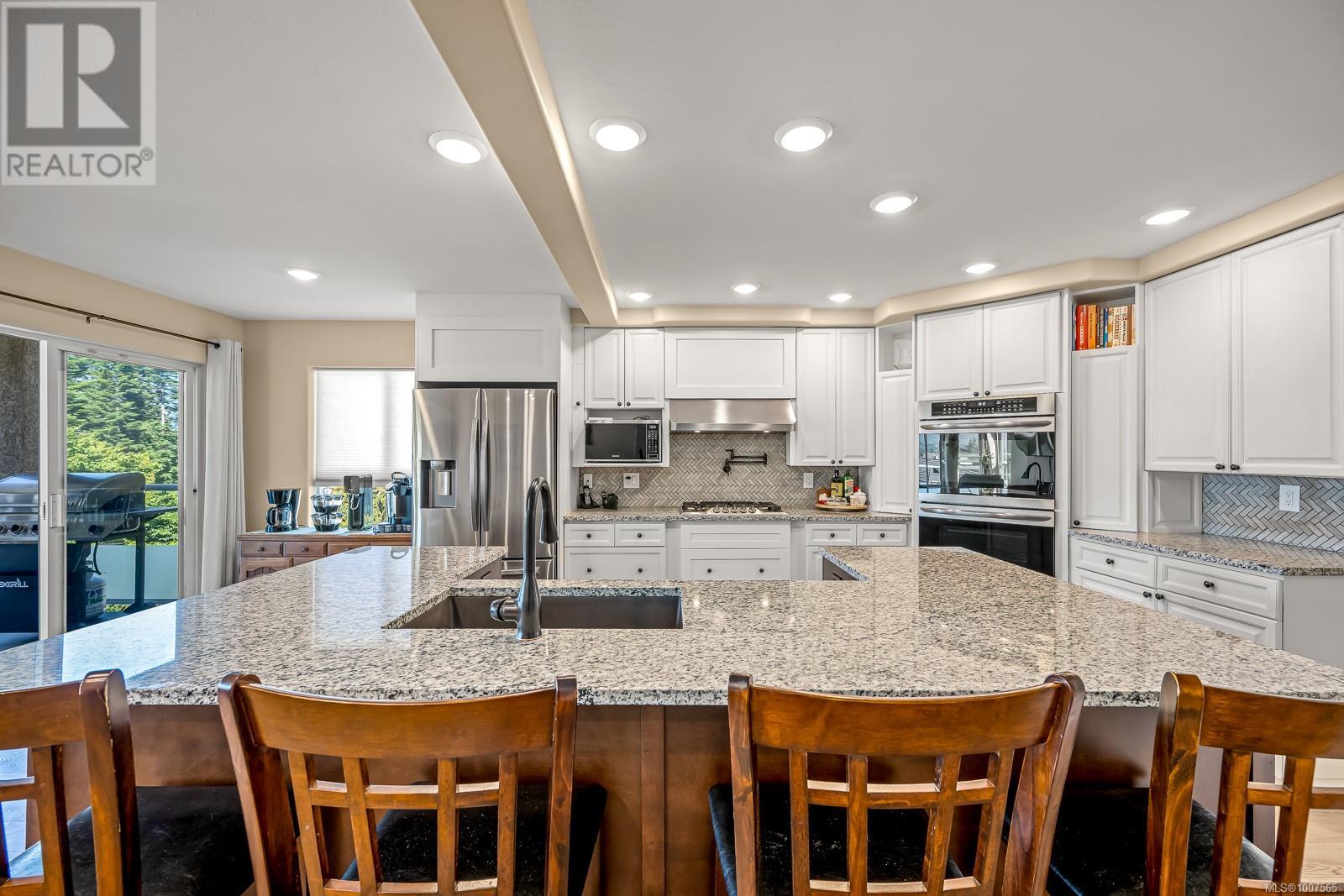 Photo 19 of 1418 Valley View Dr, Courtenay BC