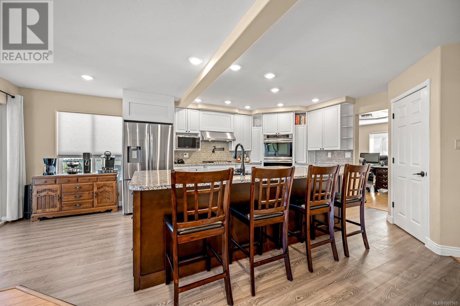 Photo 20 of 1418 Valley View Dr, Courtenay BC