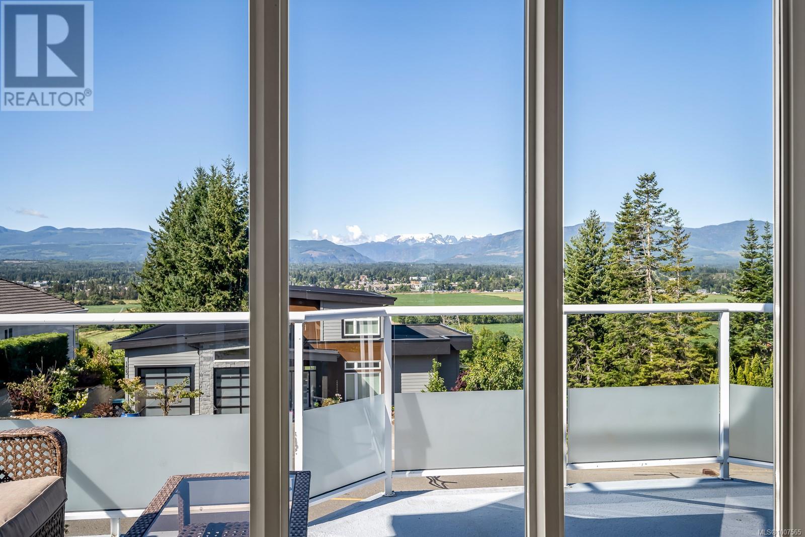 Photo 22 of 1418 Valley View Dr, Courtenay BC