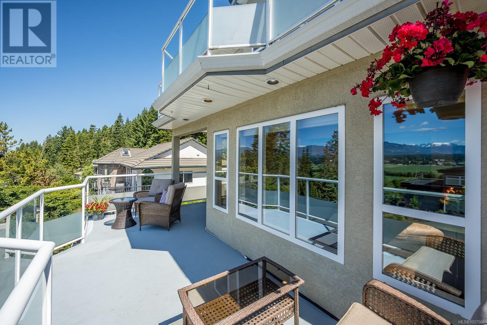 Photo 23 of 1418 Valley View Dr, Courtenay BC