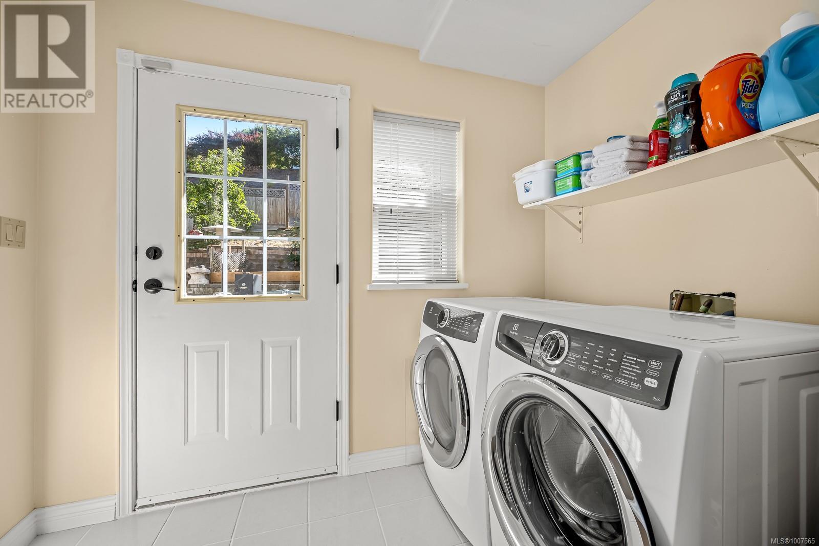 Photo 25 of 1418 Valley View Dr, Courtenay BC