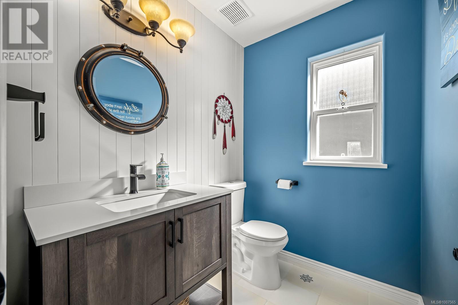 Photo 26 of 1418 Valley View Dr, Courtenay BC