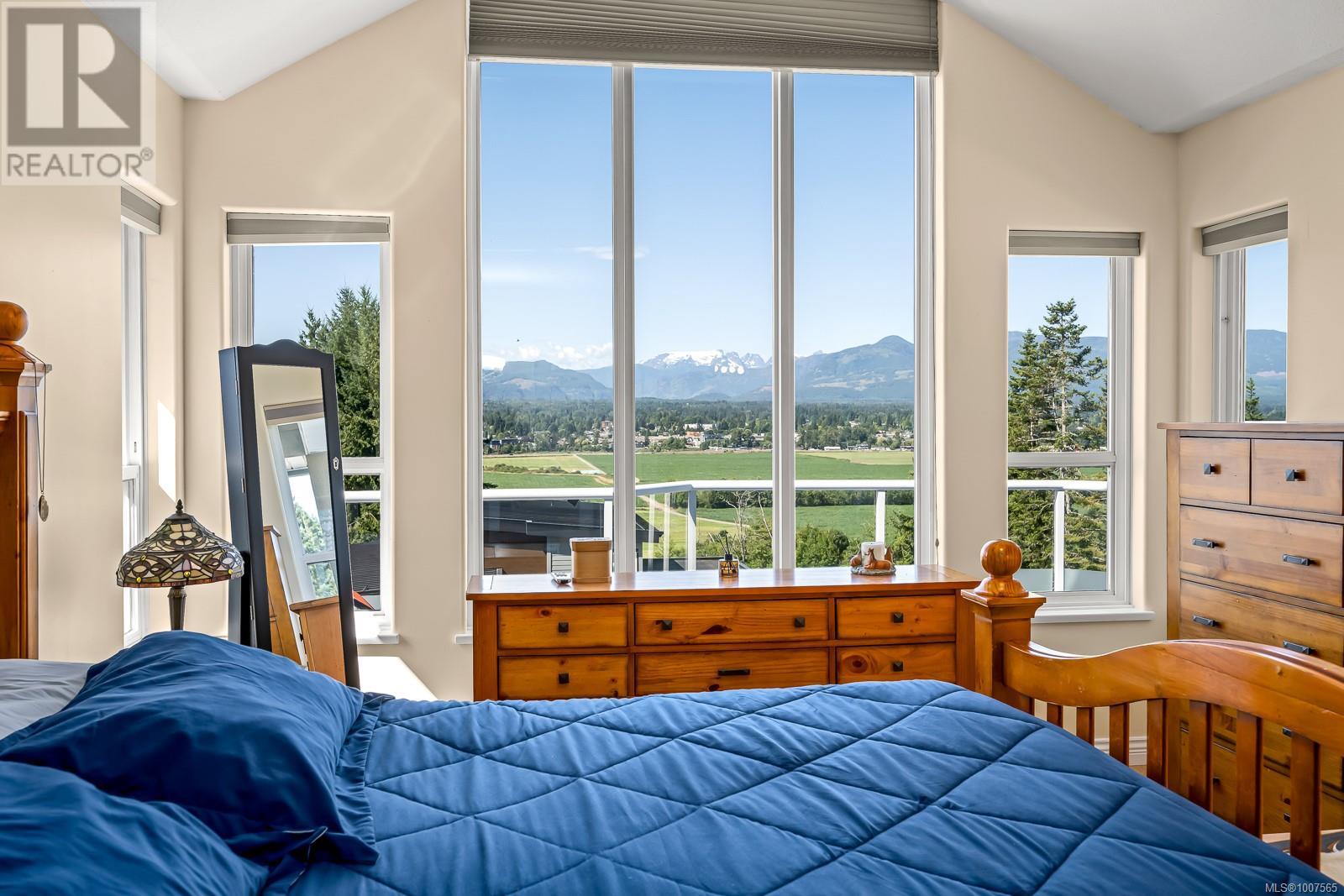 Photo 31 of 1418 Valley View Dr, Courtenay BC