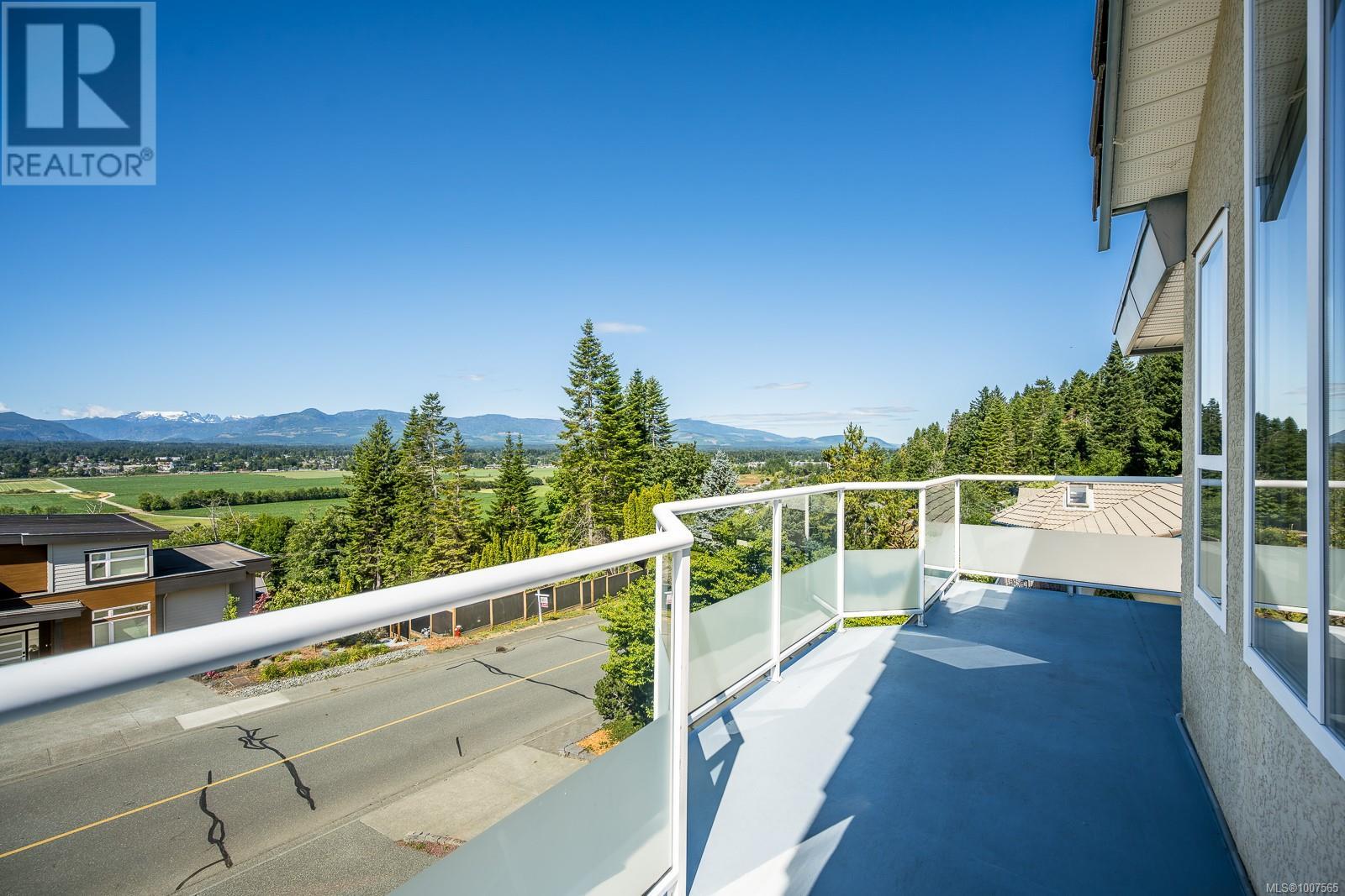 Photo 34 of 1418 Valley View Dr, Courtenay BC
