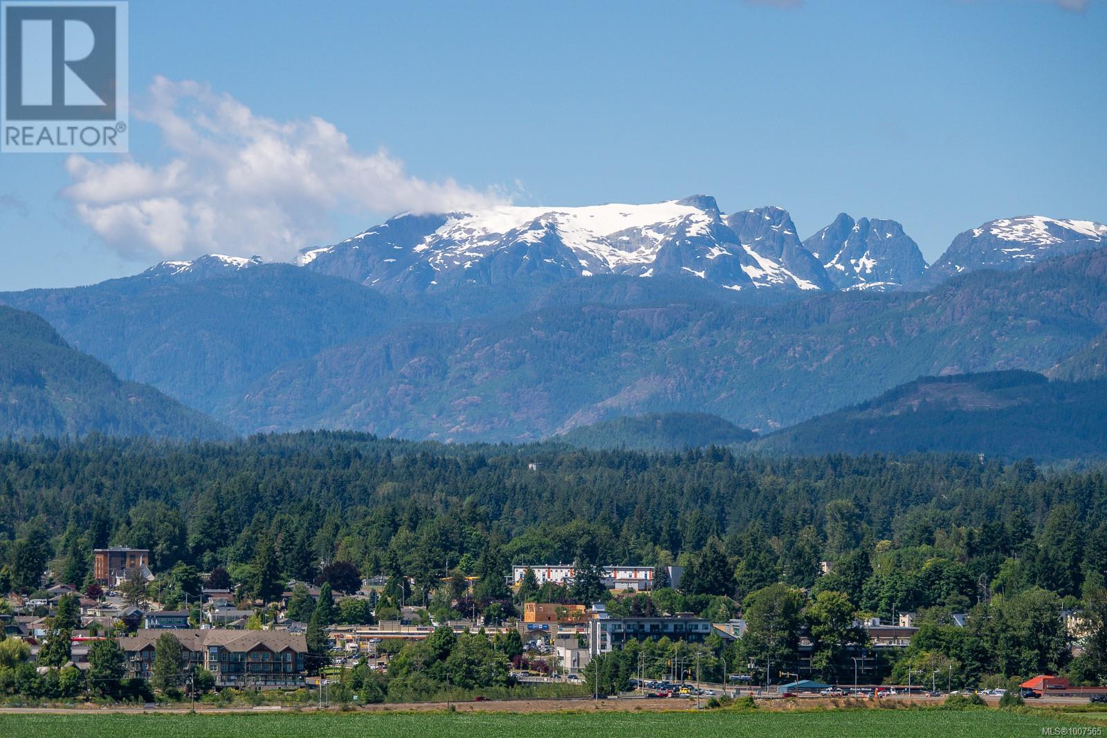 Photo 5 of 1418 Valley View Dr, Courtenay BC