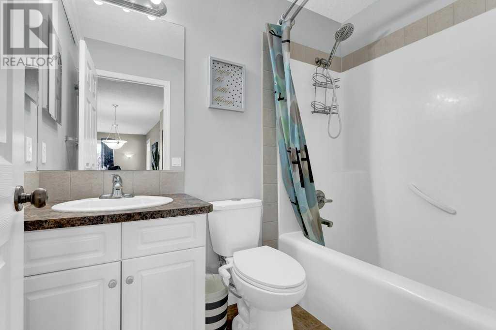Photo 27 of 558 Fairways Crescent Nw, Airdrie AB