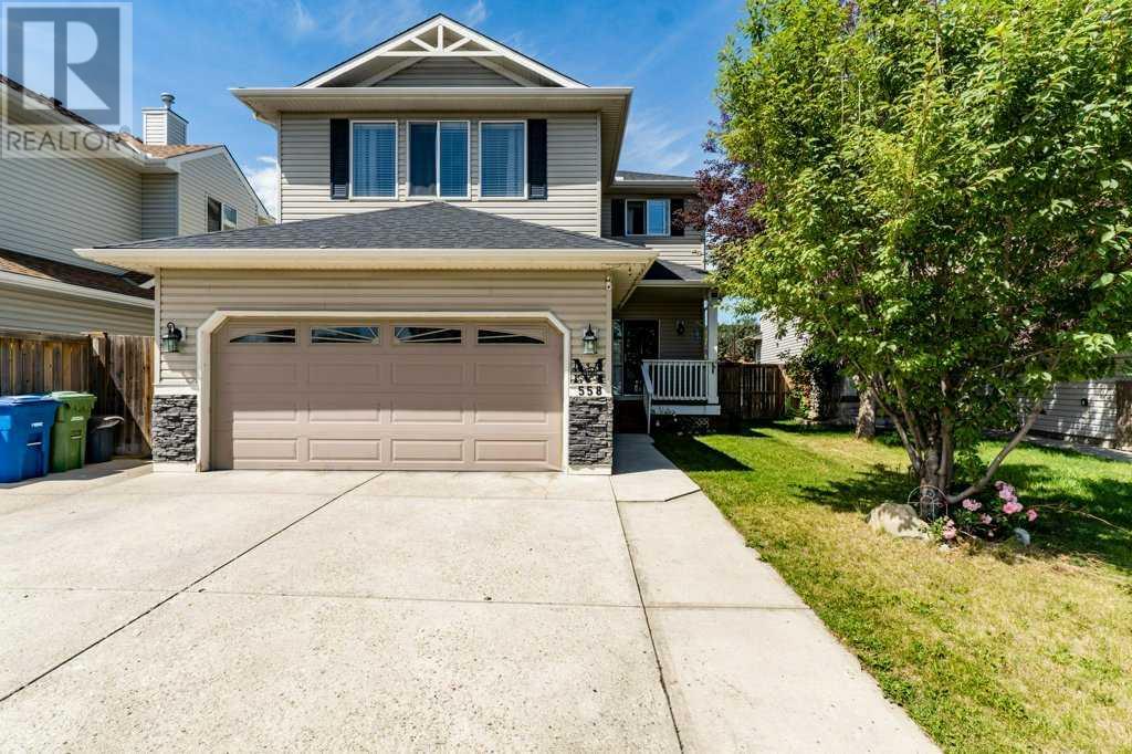 558 Fairways Crescent NW
