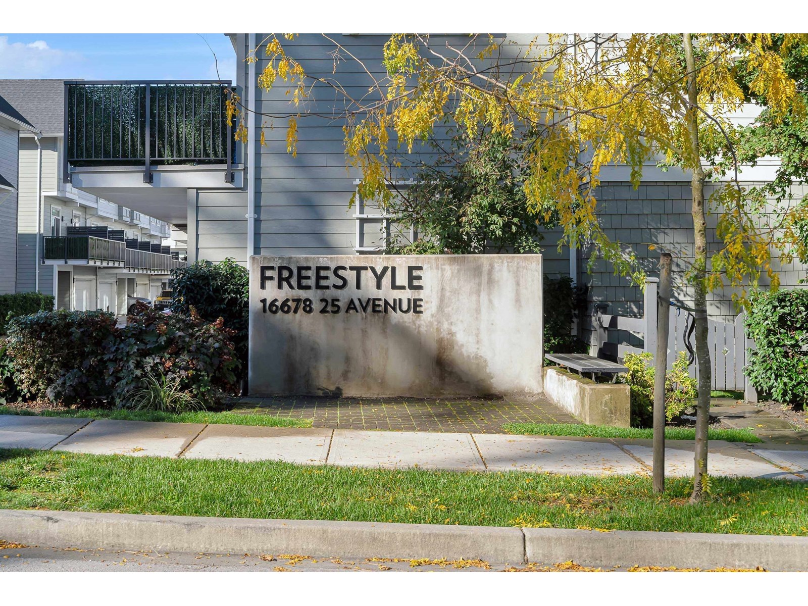 Photo 2 of 84 16678 25 Avenue, Surrey BC