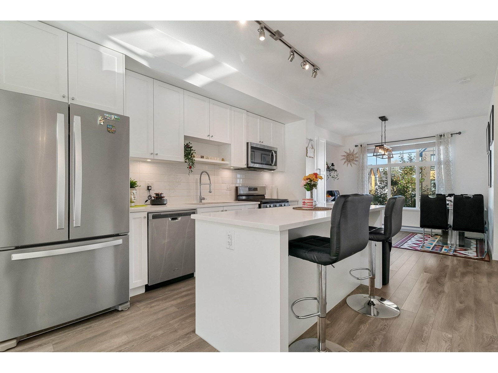 Photo 8 of 84 16678 25 Avenue, Surrey BC