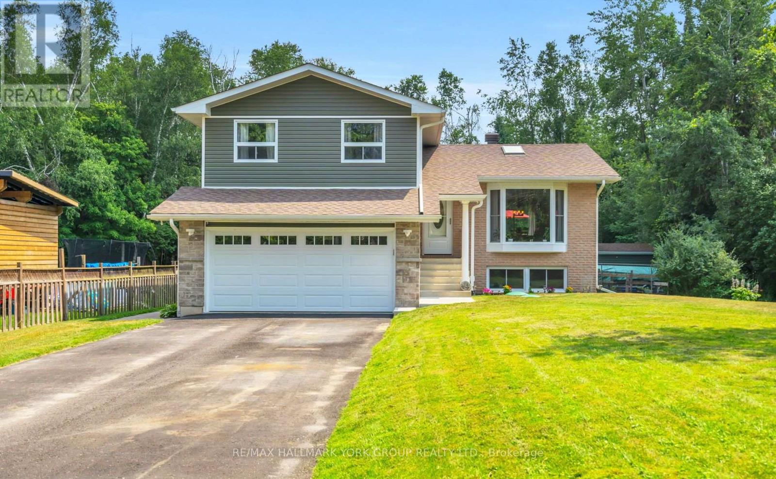 Photo 1 of 15 Brook Crescent, Georgina ON